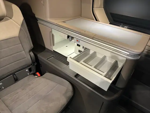 Volkswagen T7 California view 5