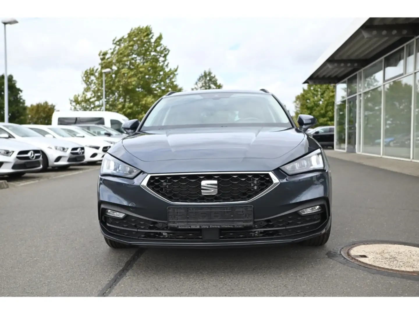 SEAT Leon ST 2.0 TDI STYLE Navi LED SHz  AppleCarPlay Grau - 2