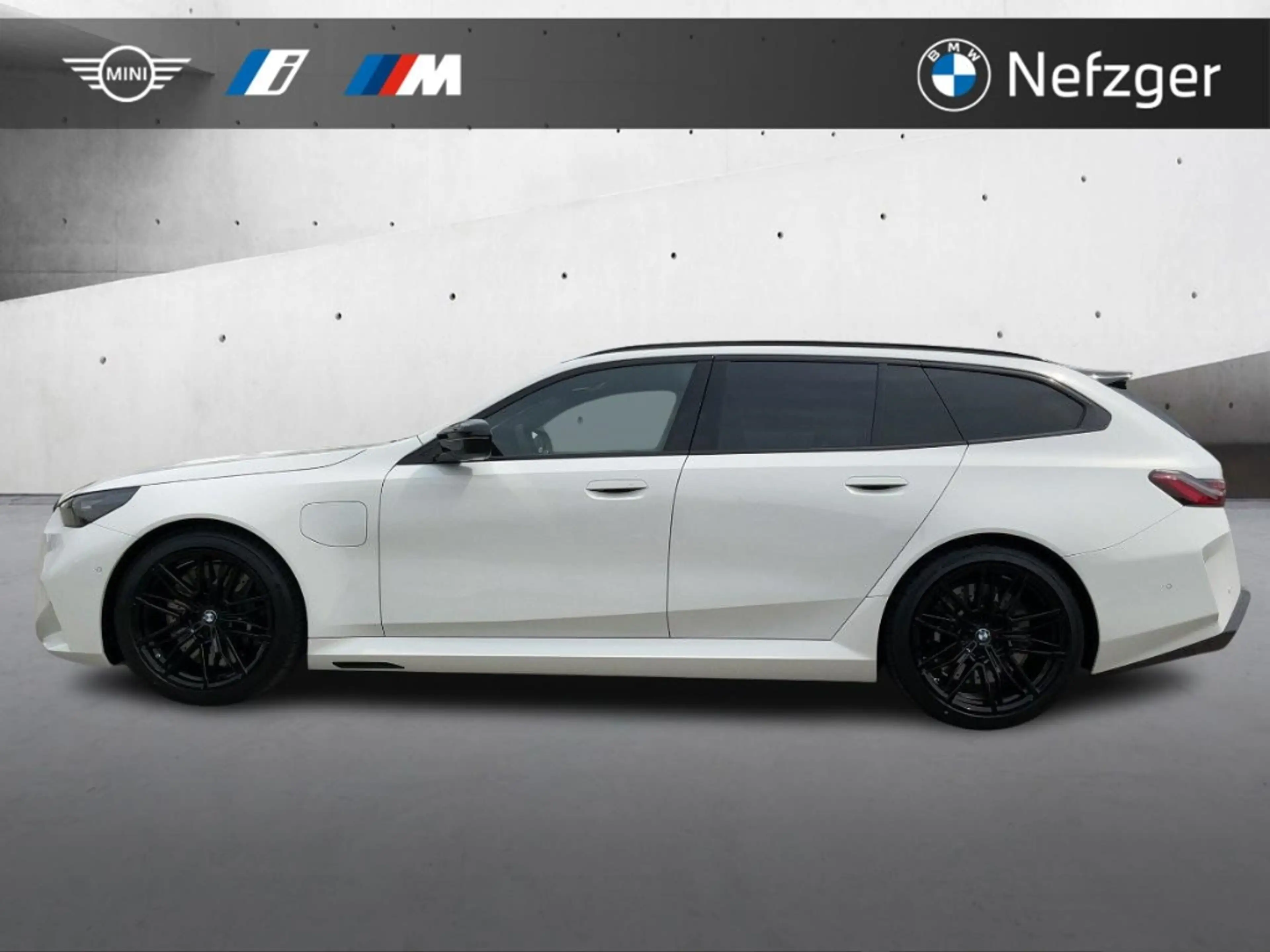 BMW M5 Touring Leder el. AHK Pano B&W HUD Memory Sitz — photo 2