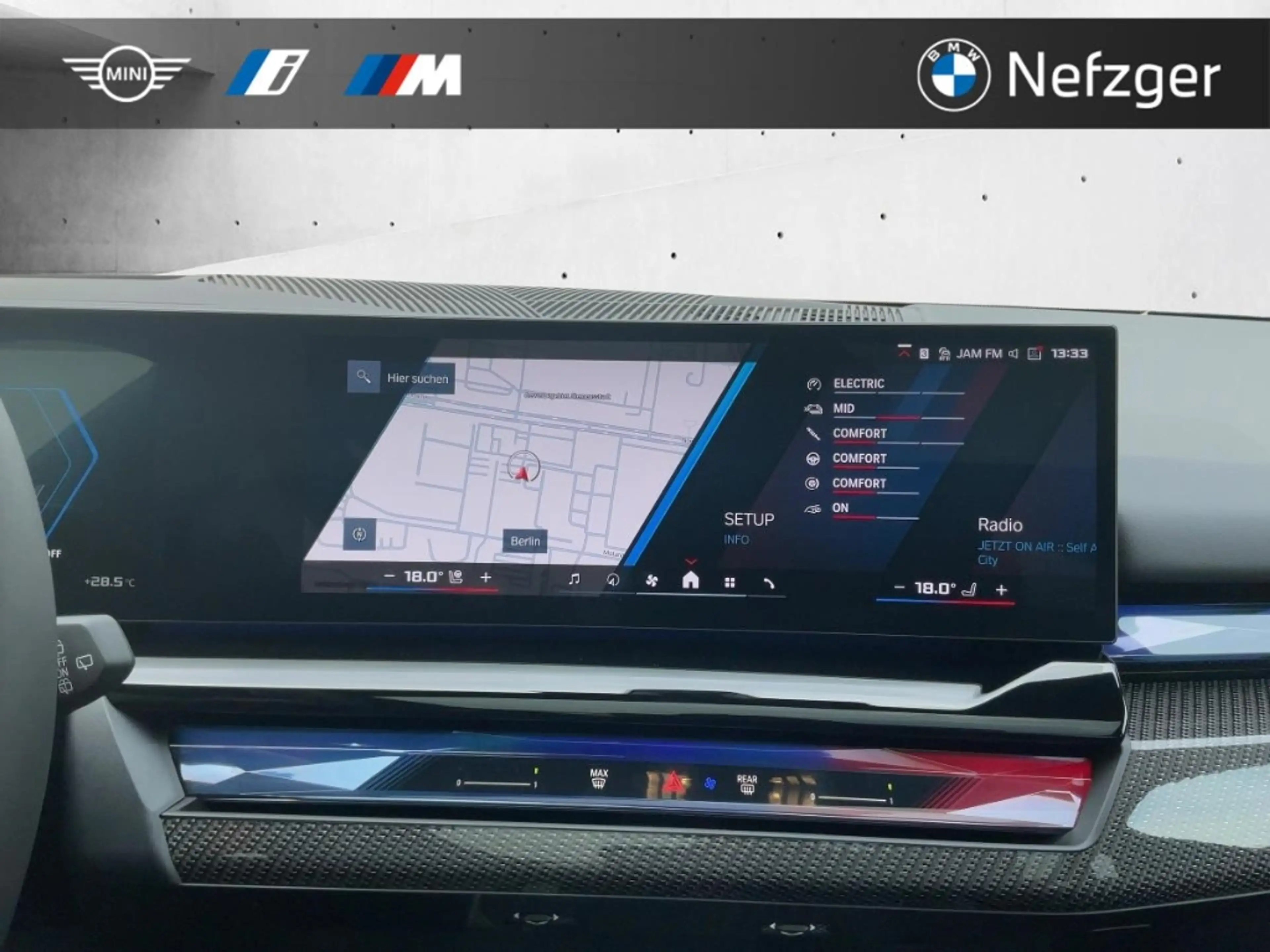BMW M5 Touring Leder el. AHK Pano B&W HUD Memory Sitz — photo 11