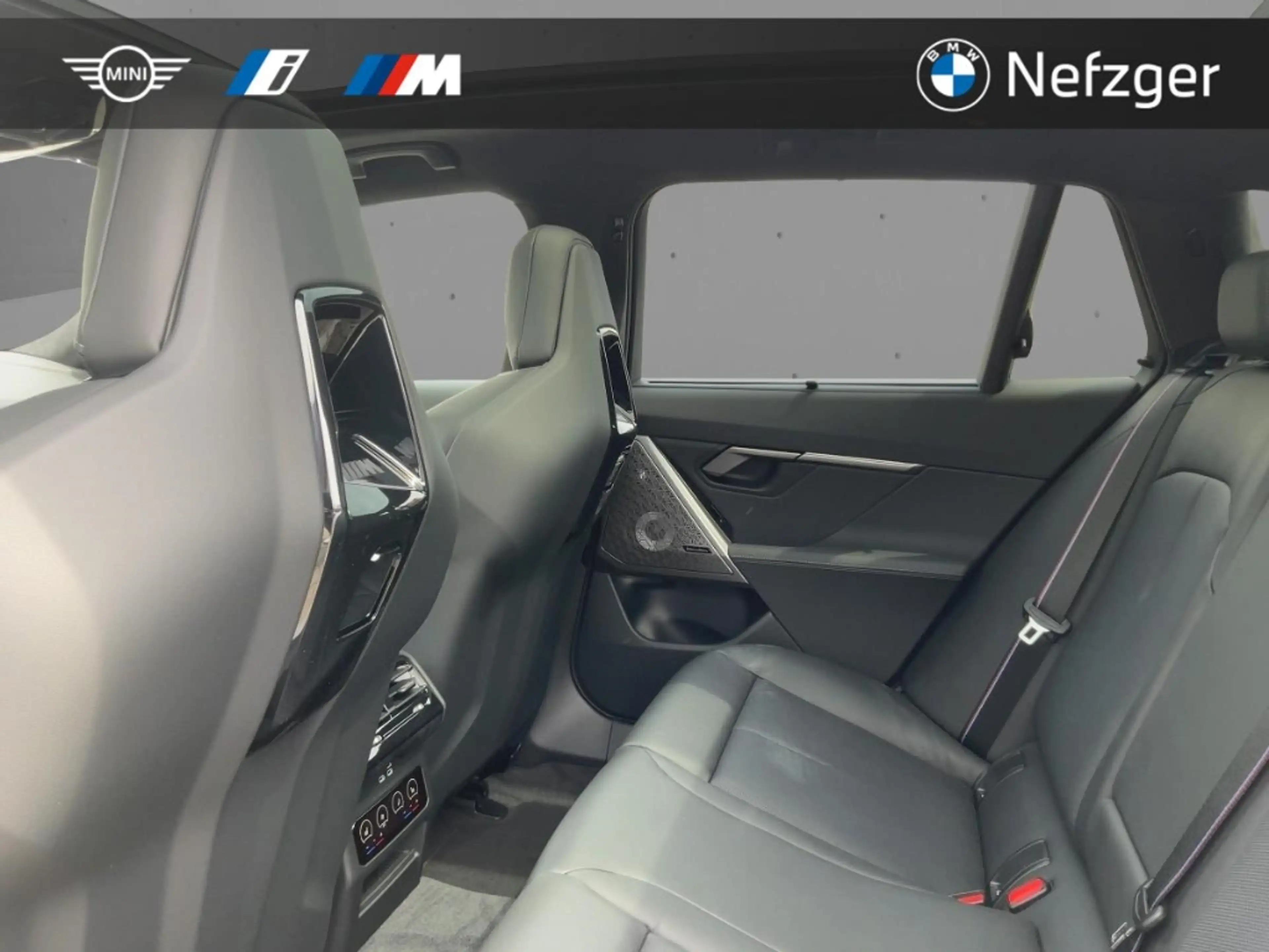 BMW M5 Touring Leder el. AHK Pano B&W HUD Memory Sitz — photo 8