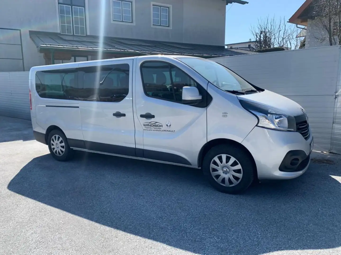 Renault Trafic Renault Trafic Combi 2,7T dCi 125 Silber - 1