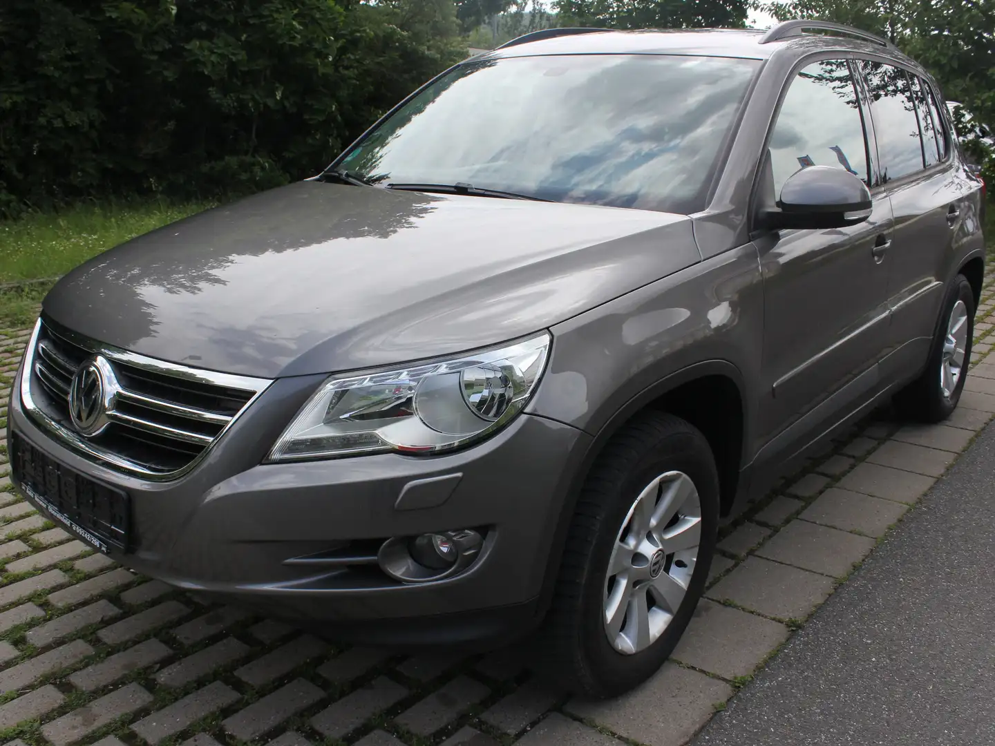 Volkswagen Tiguan 2.0 TDI DPF 4Motion+AHK 2,5T+PDC+ISO Grigio - 1