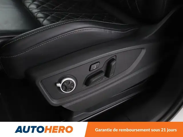 Audi Q5 view 11