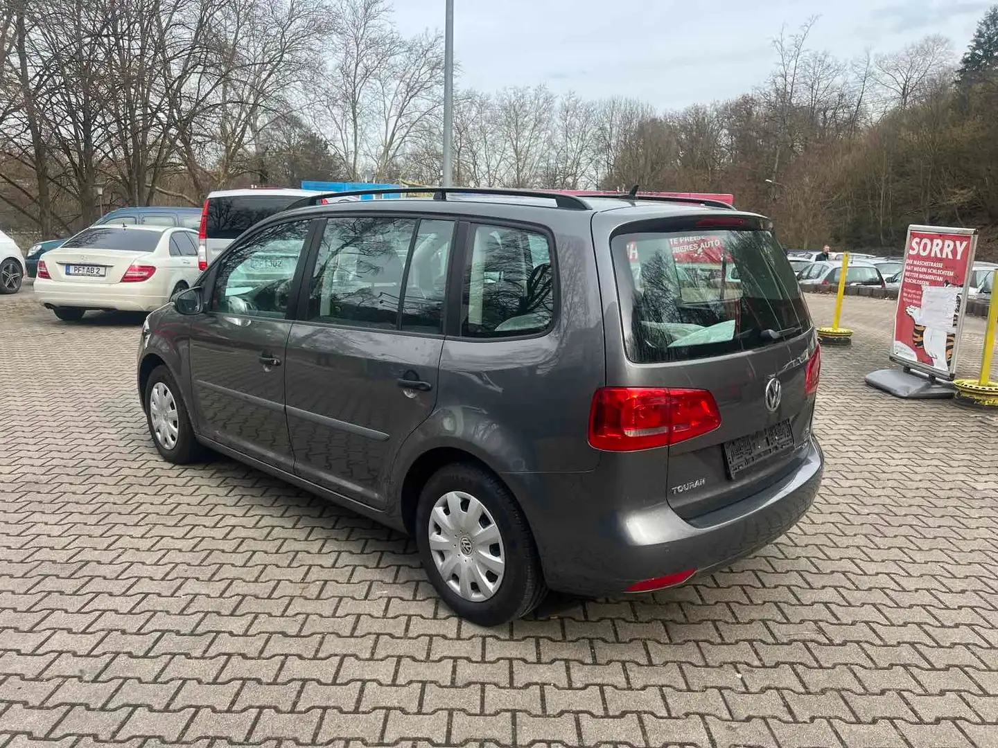Volkswagen Touran Trendline 1 Hand preis inkl Neu Tüv Grau - 1