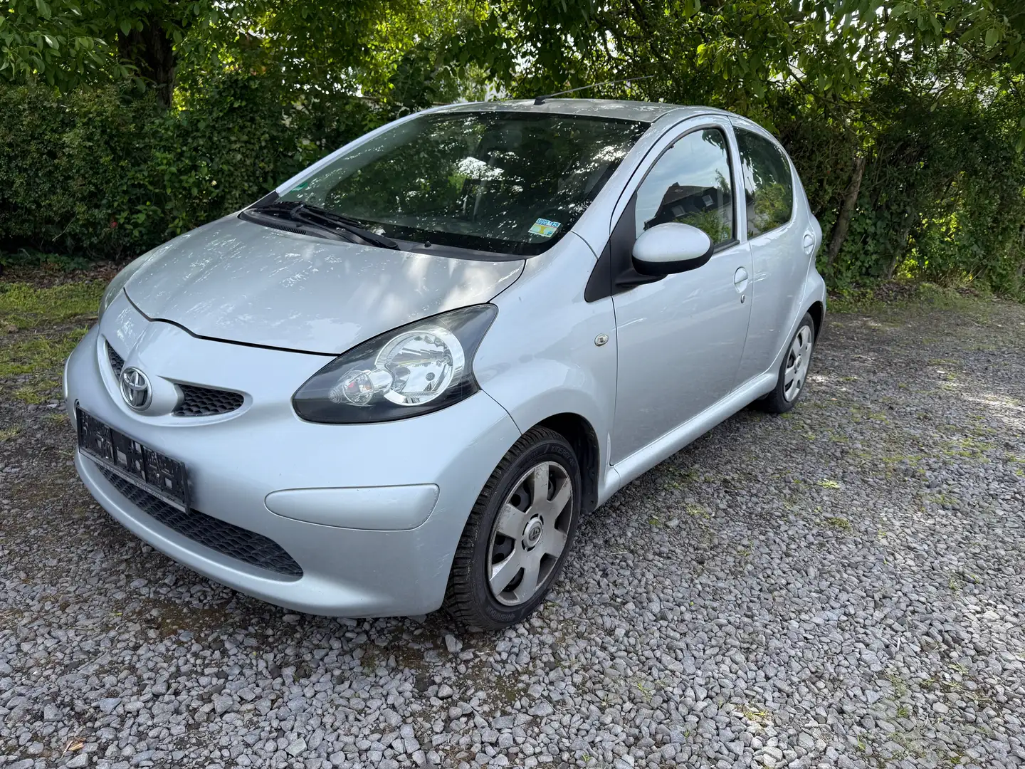 Toyota Aygo City.  **Motor ist zu laut ** Silber - 1