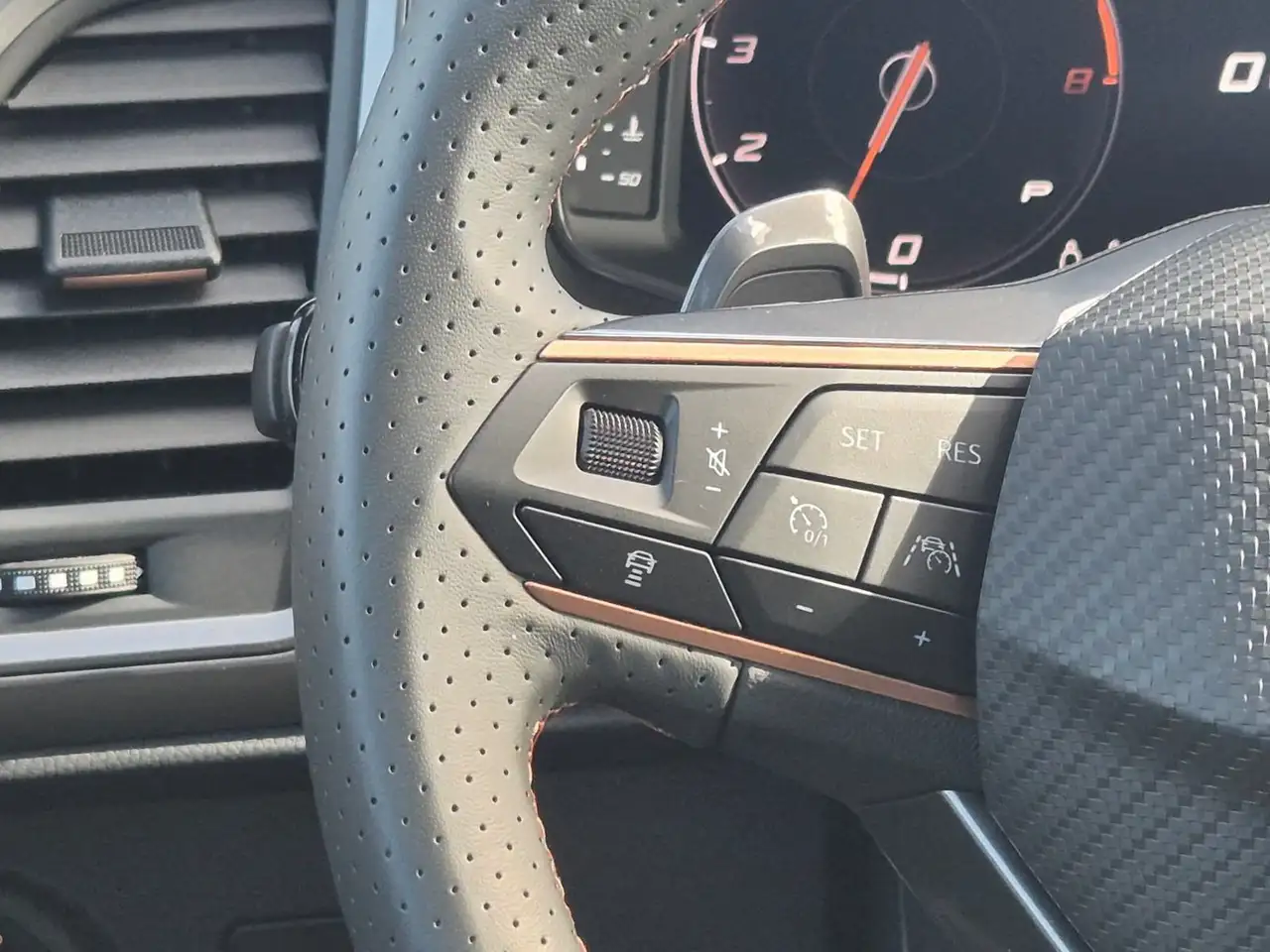 Cupra Ateca 1.5 TSI DSG PANO*DINAMICA*ACC*KAM*AHK*19", миниатюра 23