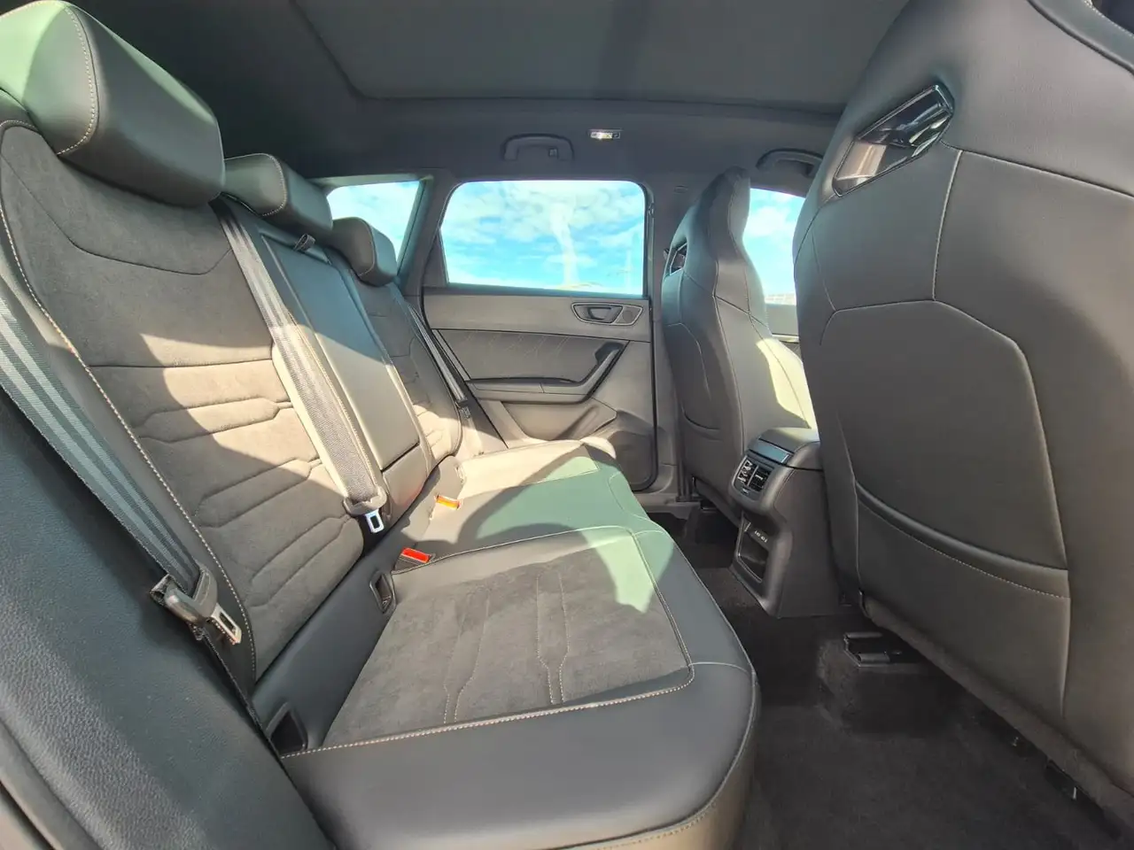 Cupra Ateca 1.5 TSI DSG PANO*DINAMICA*ACC*KAM*AHK*19", миниатюра 17