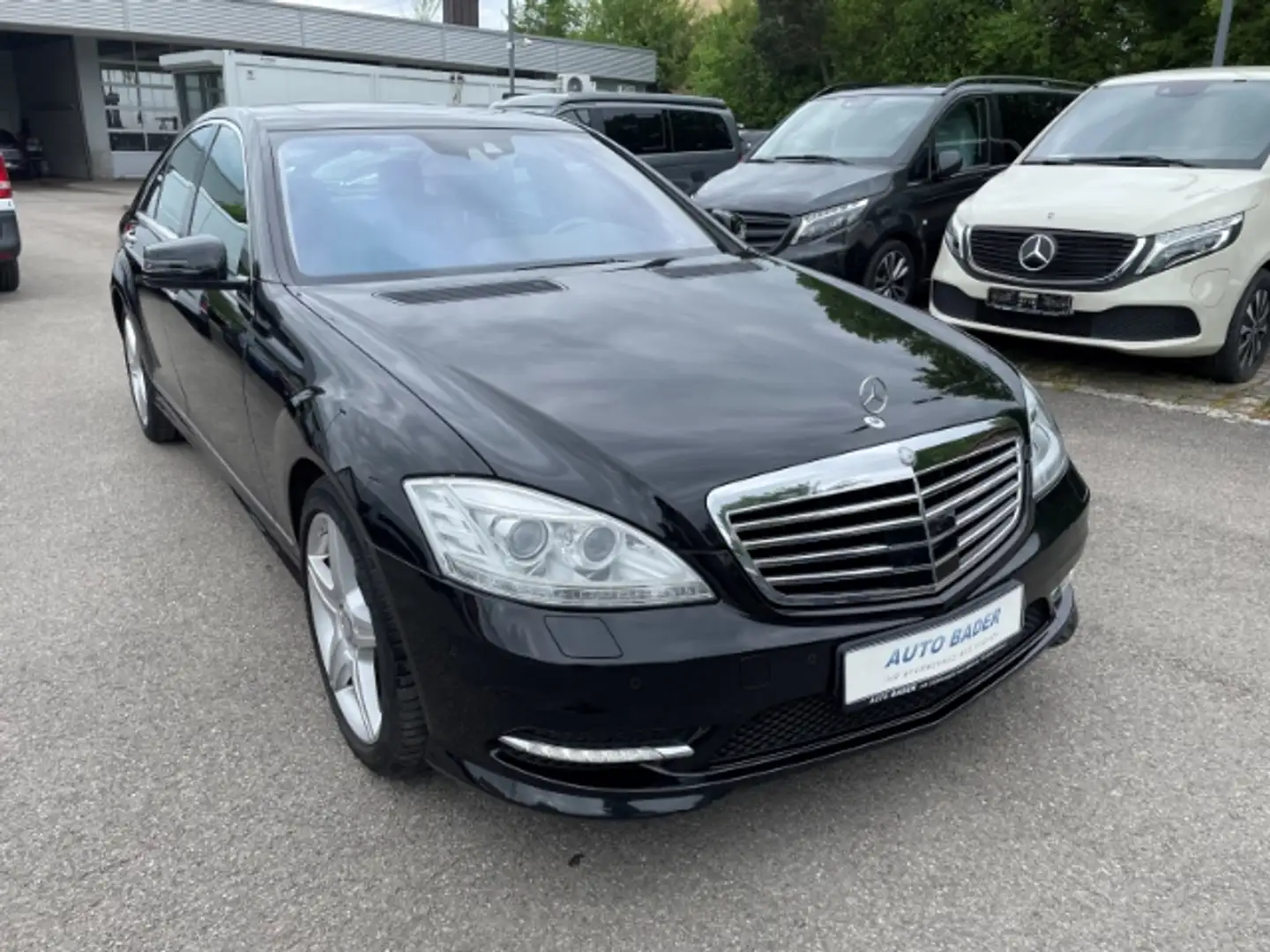 Mercedes-Benz S 350 4Matic AMG Line Sitzklima Nightvision DTR crna - 2
