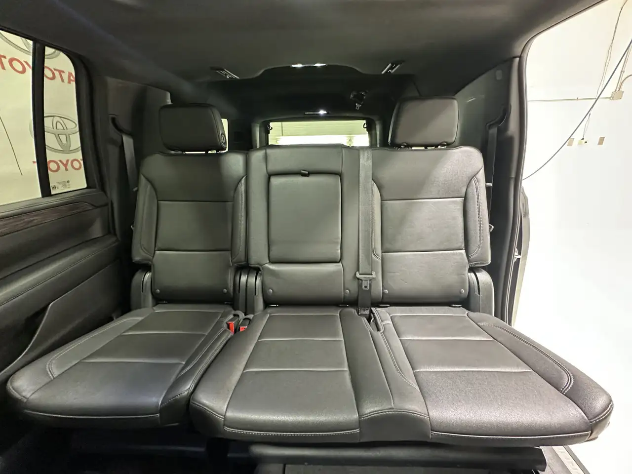 Chevrolet Suburban снимка Chevrolet Suburban