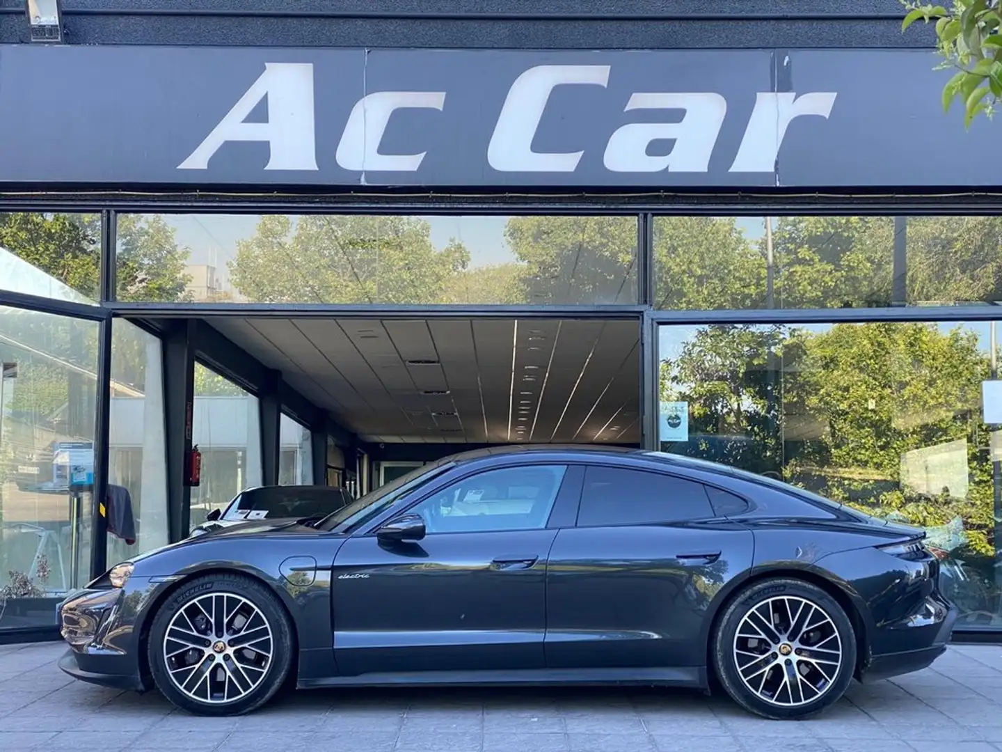 Porsche Taycan Deportivo 408cv Automático de 4 Puertas Negro - 1