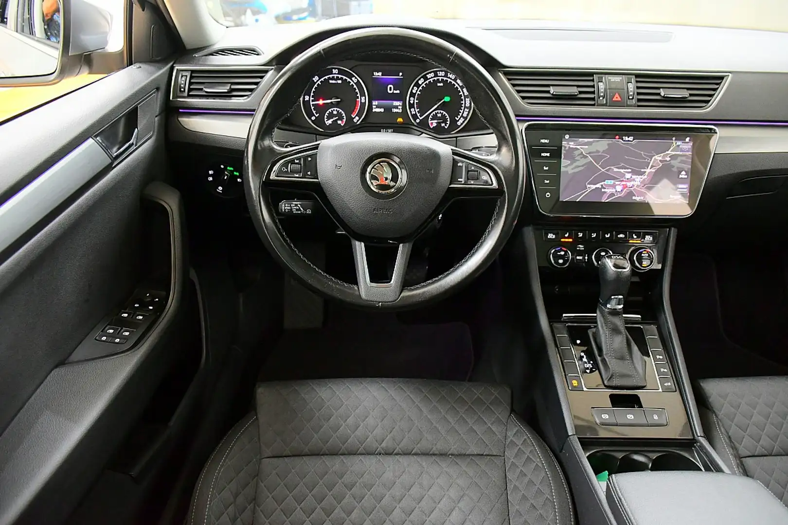 Skoda Superb Kombi 2,0 TDI Style DSG Gris - 2