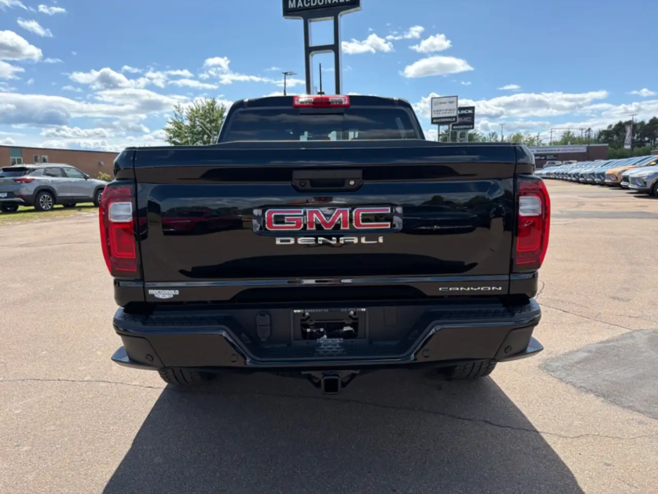GMC Canyon photo GMC Canyon