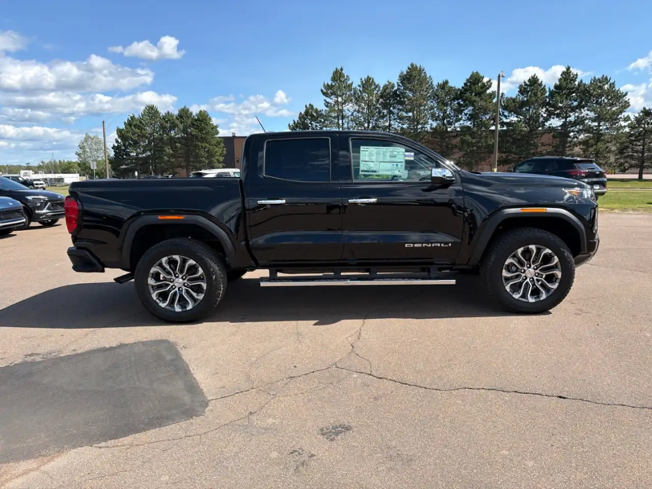GMC Canyon photo GMC Canyon