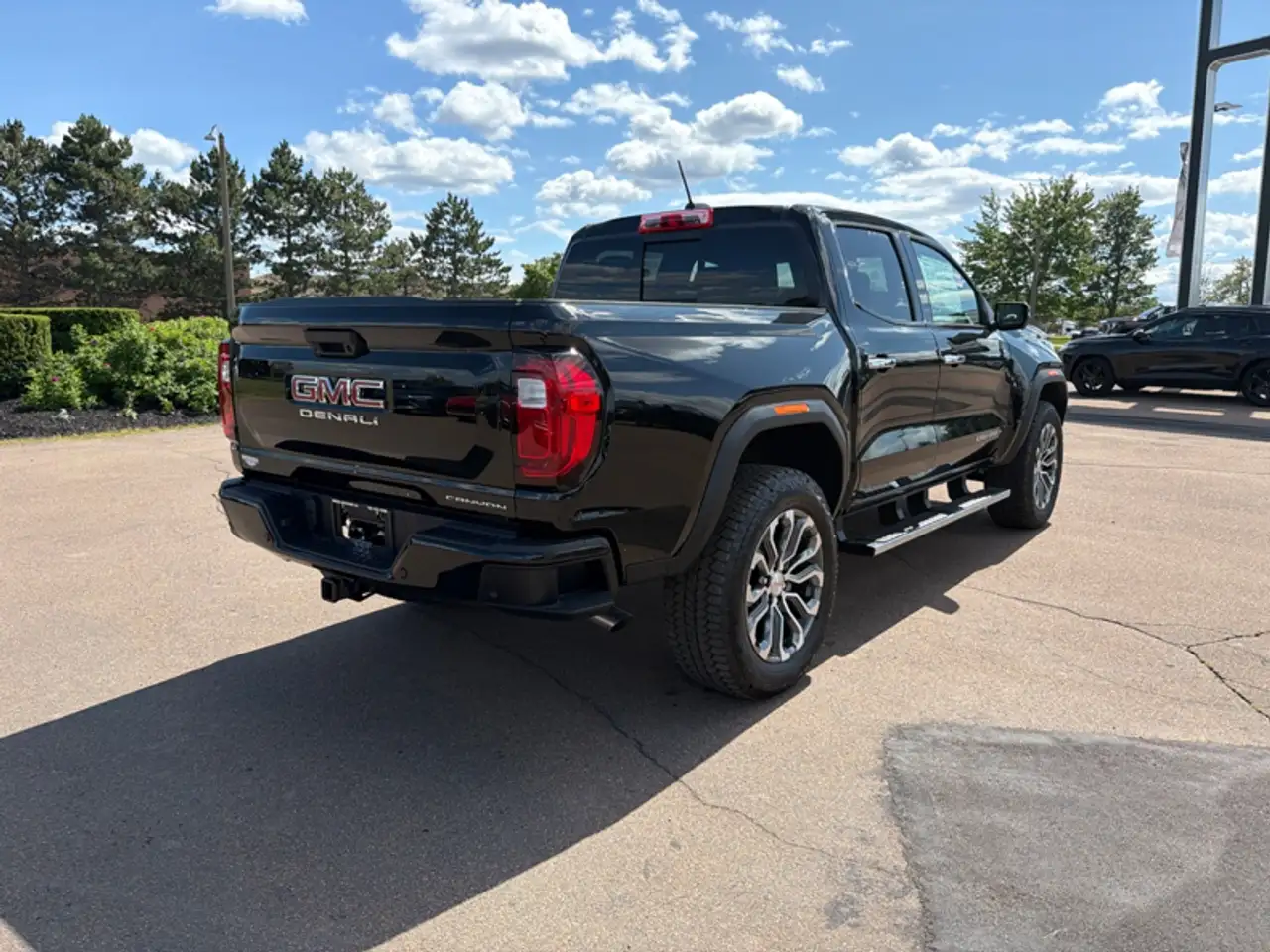 GMC Canyon photo GMC Canyon
