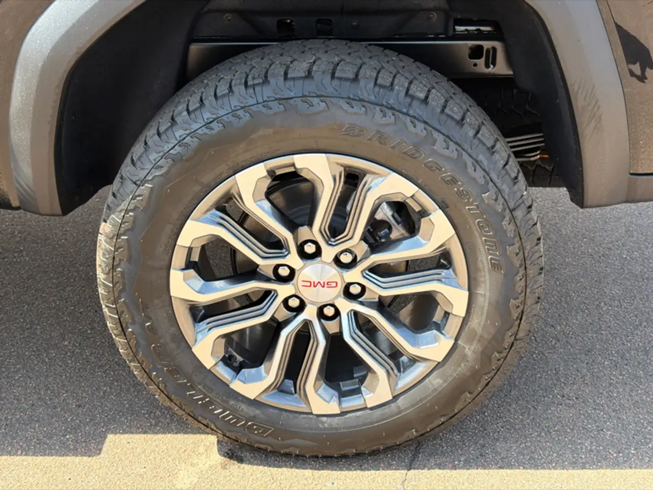 GMC Canyon photo GMC Canyon