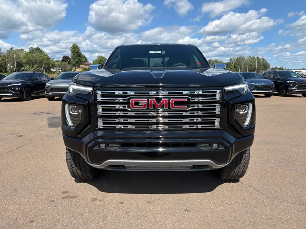 GMC Canyon photo GMC Canyon