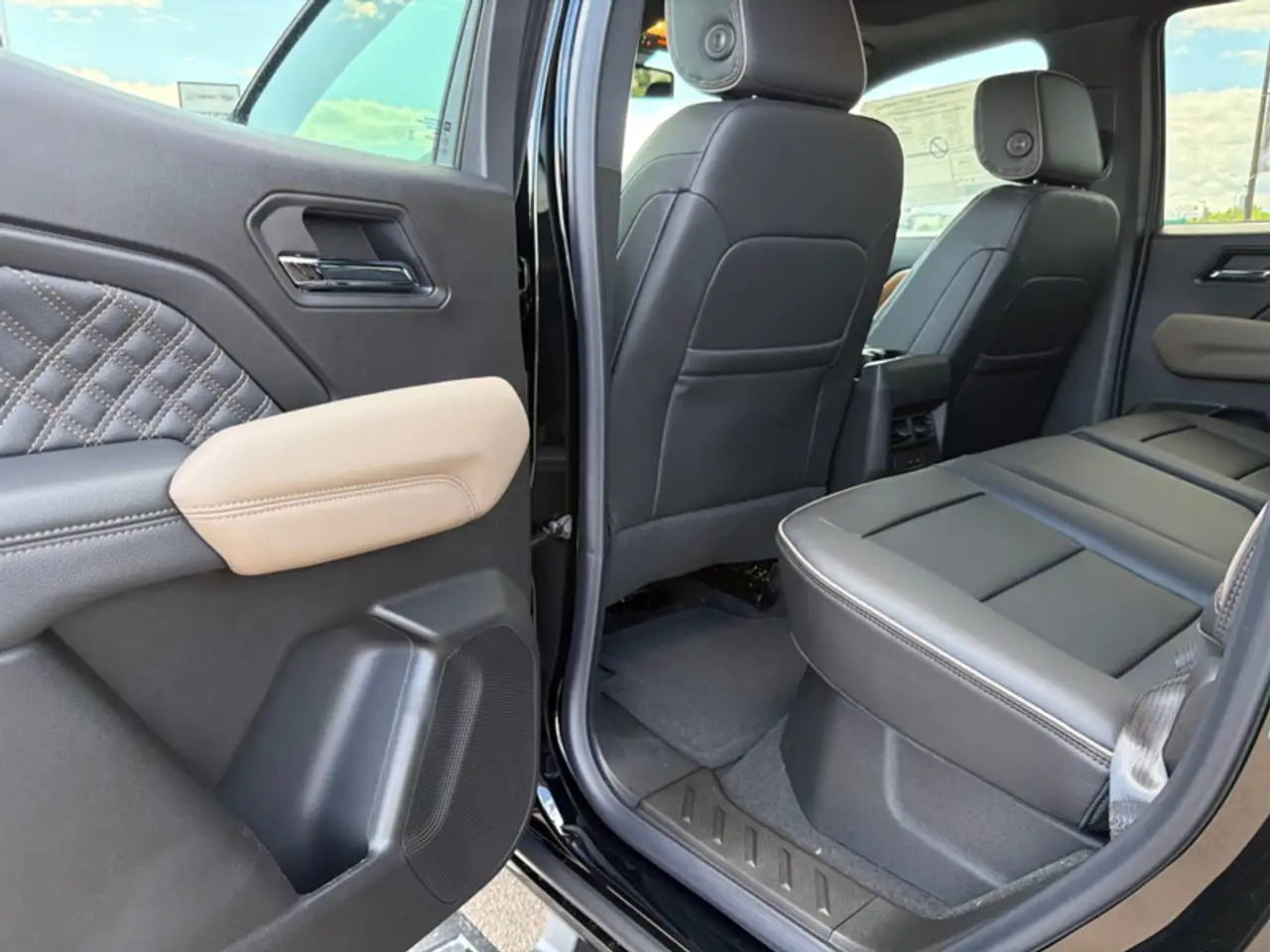 GMC Canyon photo GMC Canyon