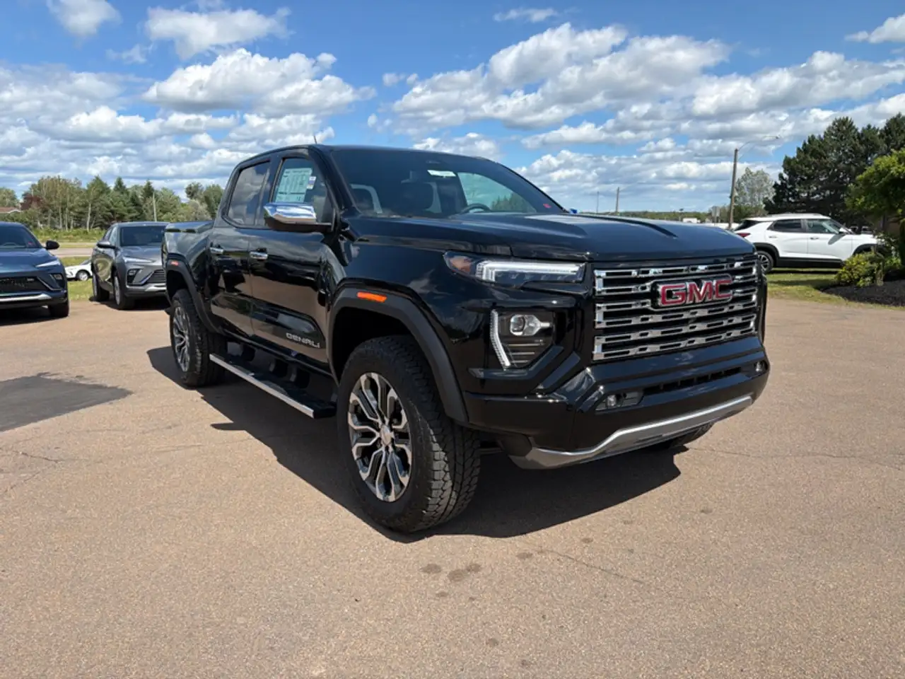 GMC Canyon photo GMC Canyon