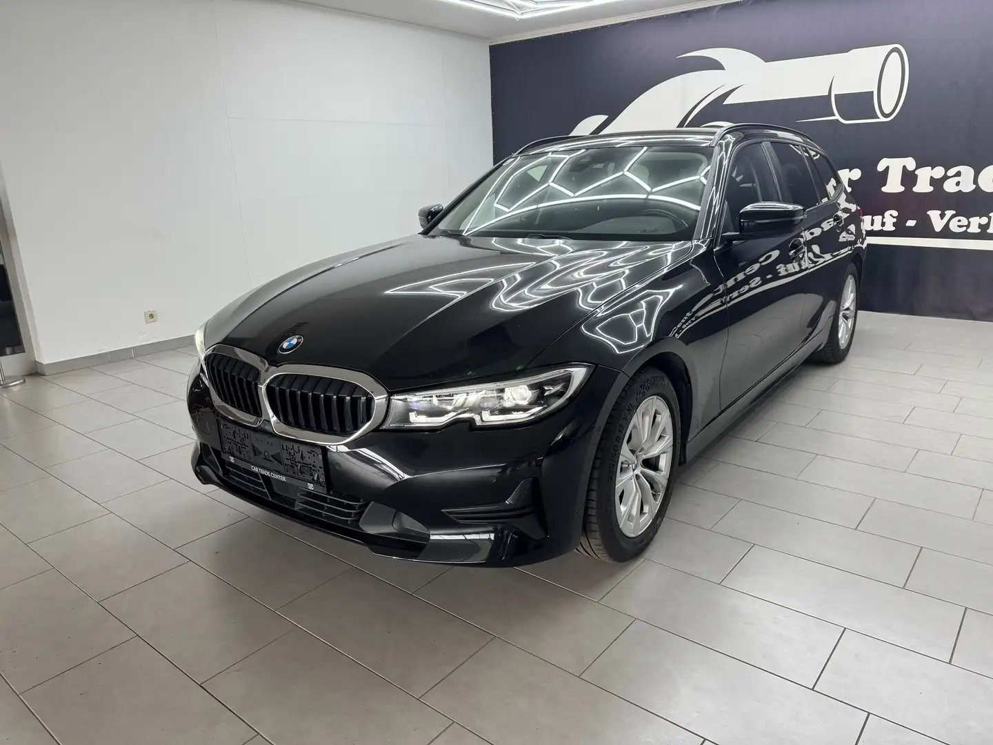 BMW 318 318d Touring Aut. Schwarz - 2