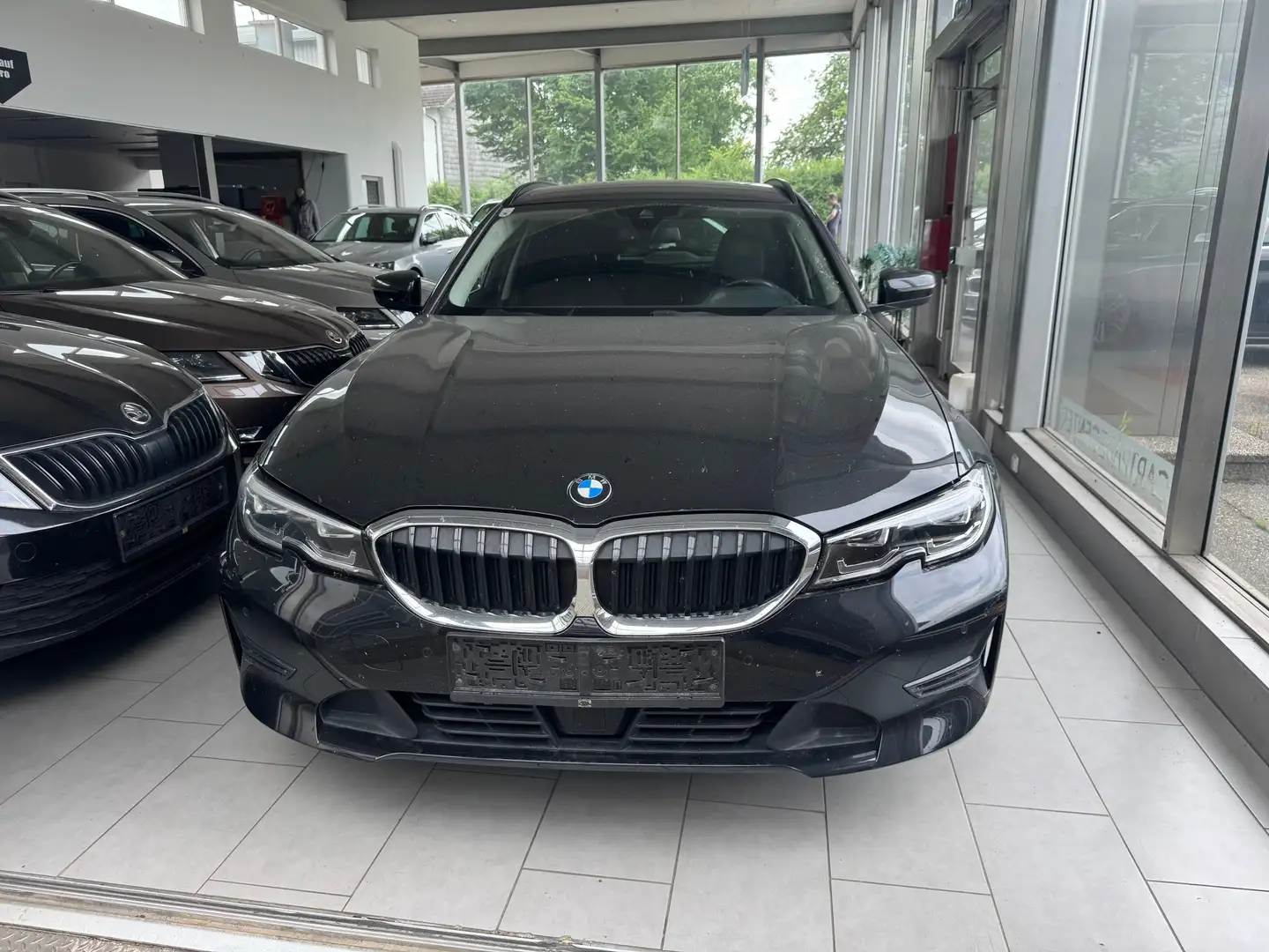 BMW 318 318d Touring Aut. Schwarz - 1