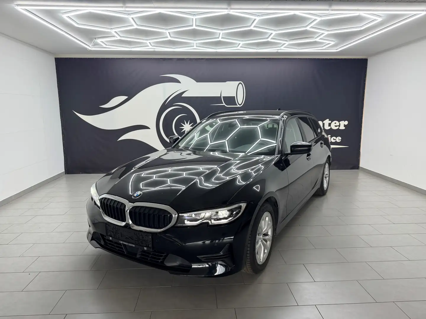 BMW 318 318d Touring Aut. Schwarz - 1