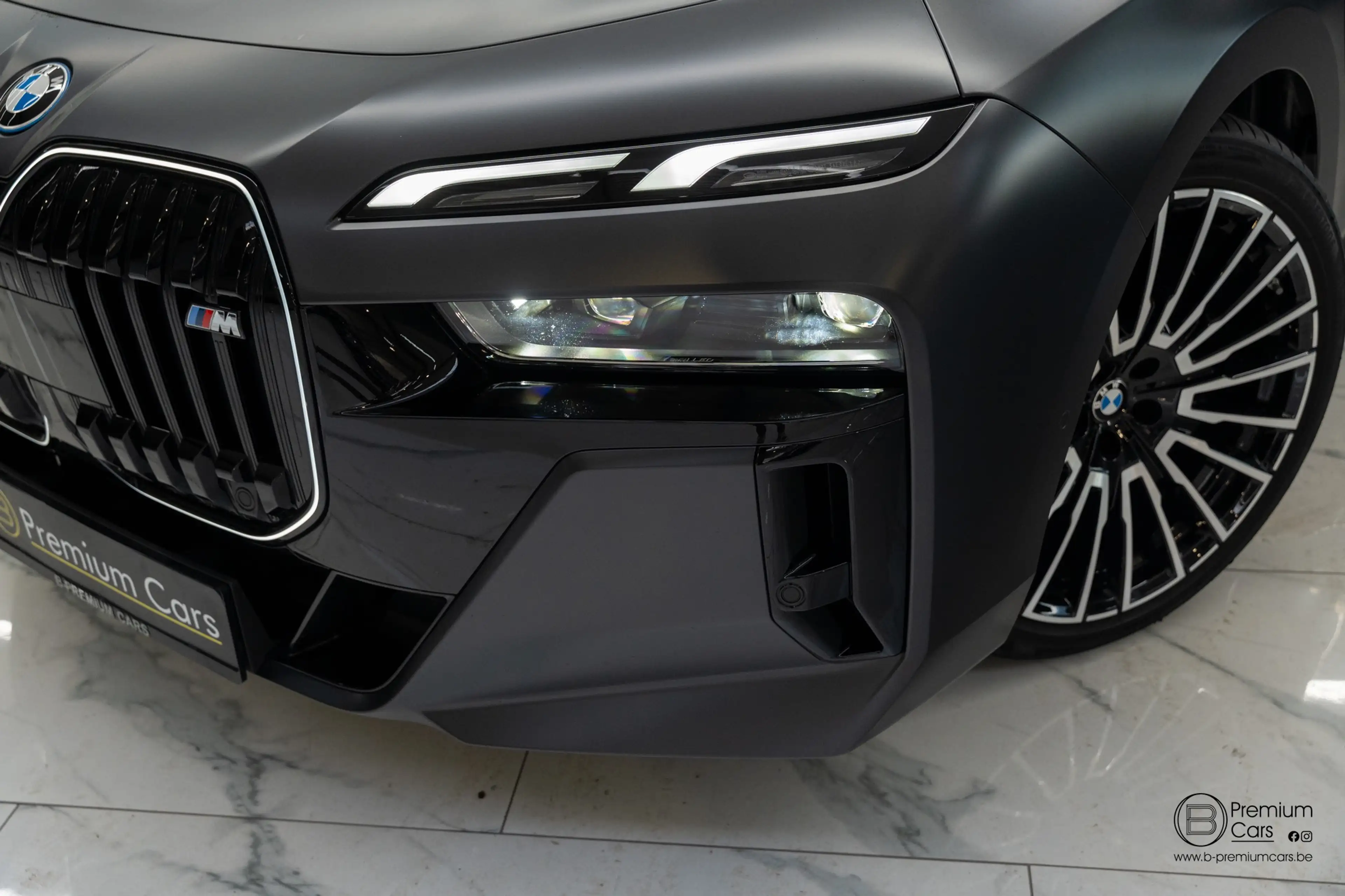 BMW 760 xDrive Individual! FULL OPTIONS! Black pack! — photo 3