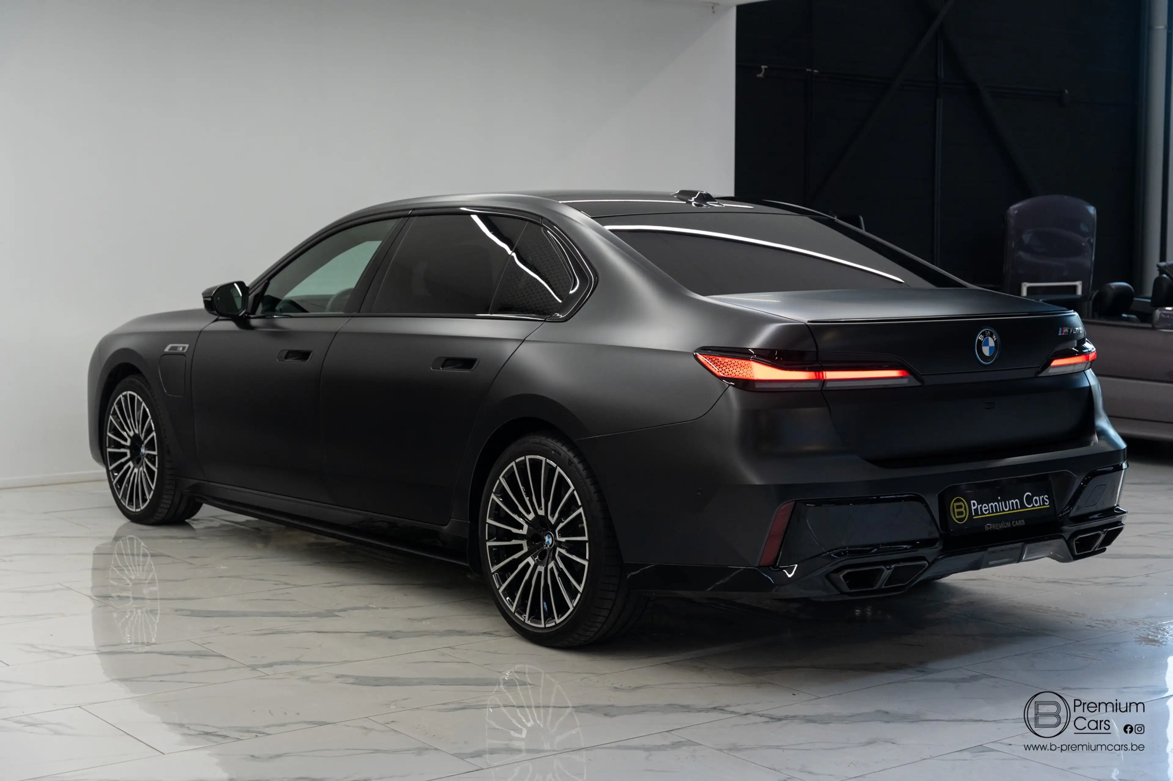 BMW 760 xDrive Individual! FULL OPTIONS! Black pack! — photo 13