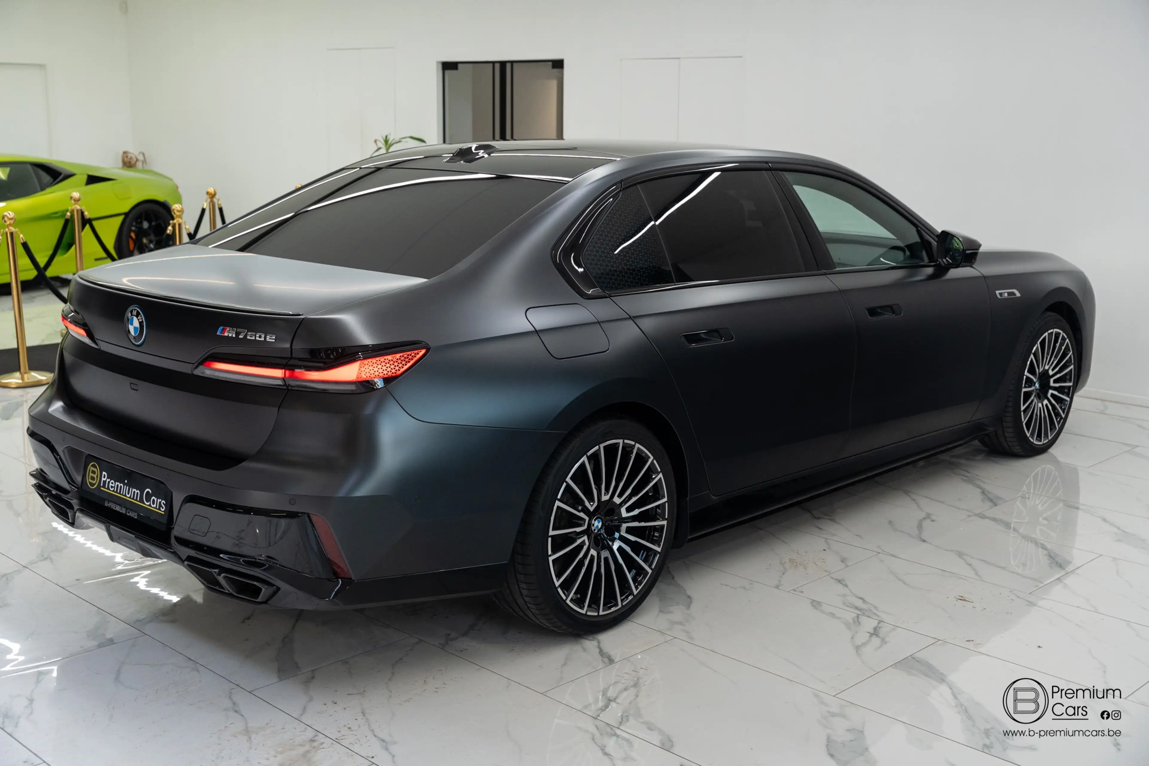 BMW 760 xDrive Individual! FULL OPTIONS! Black pack! — photo 17