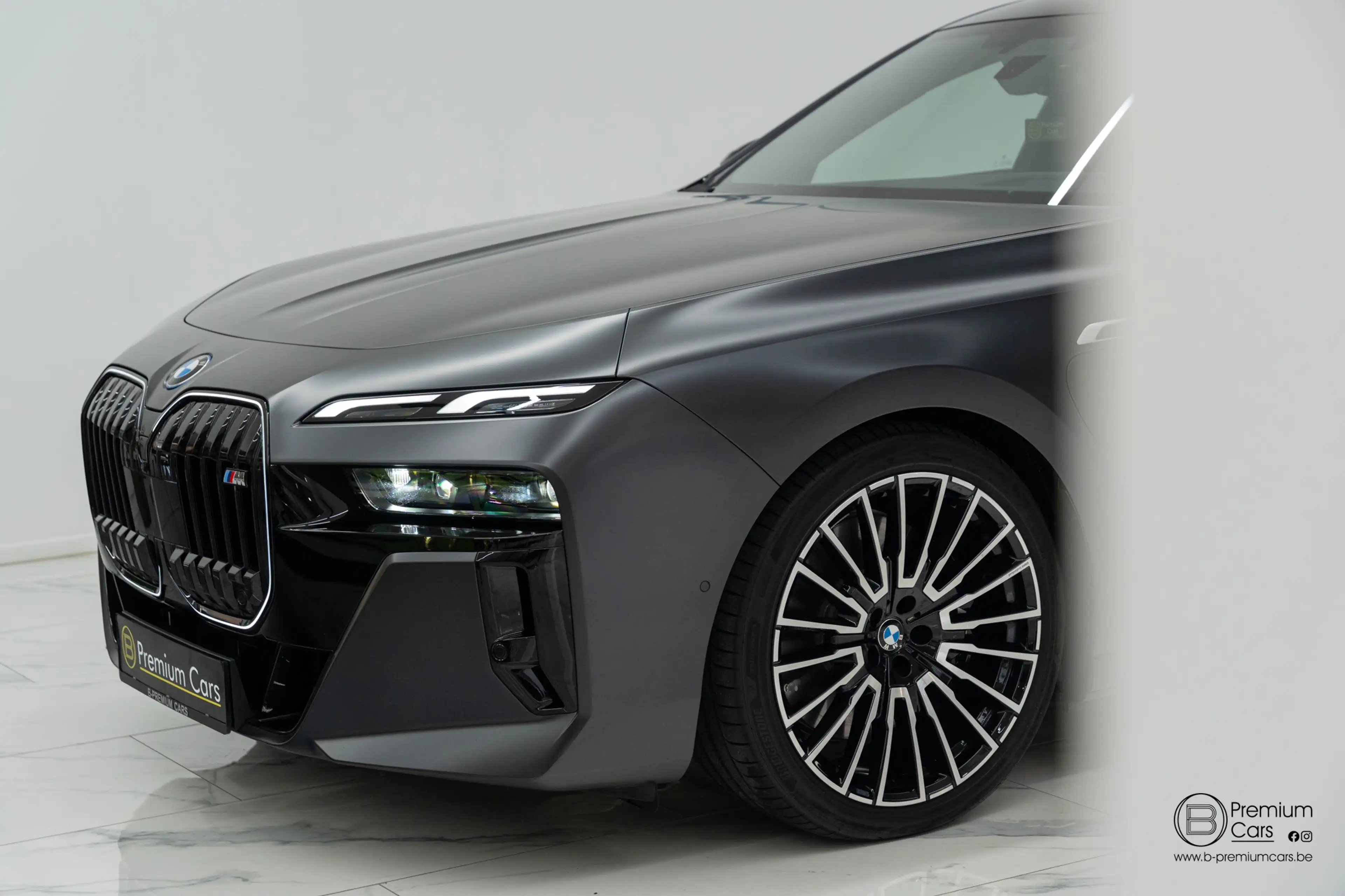BMW 760 xDrive Individual! FULL OPTIONS! Black pack! — photo 11