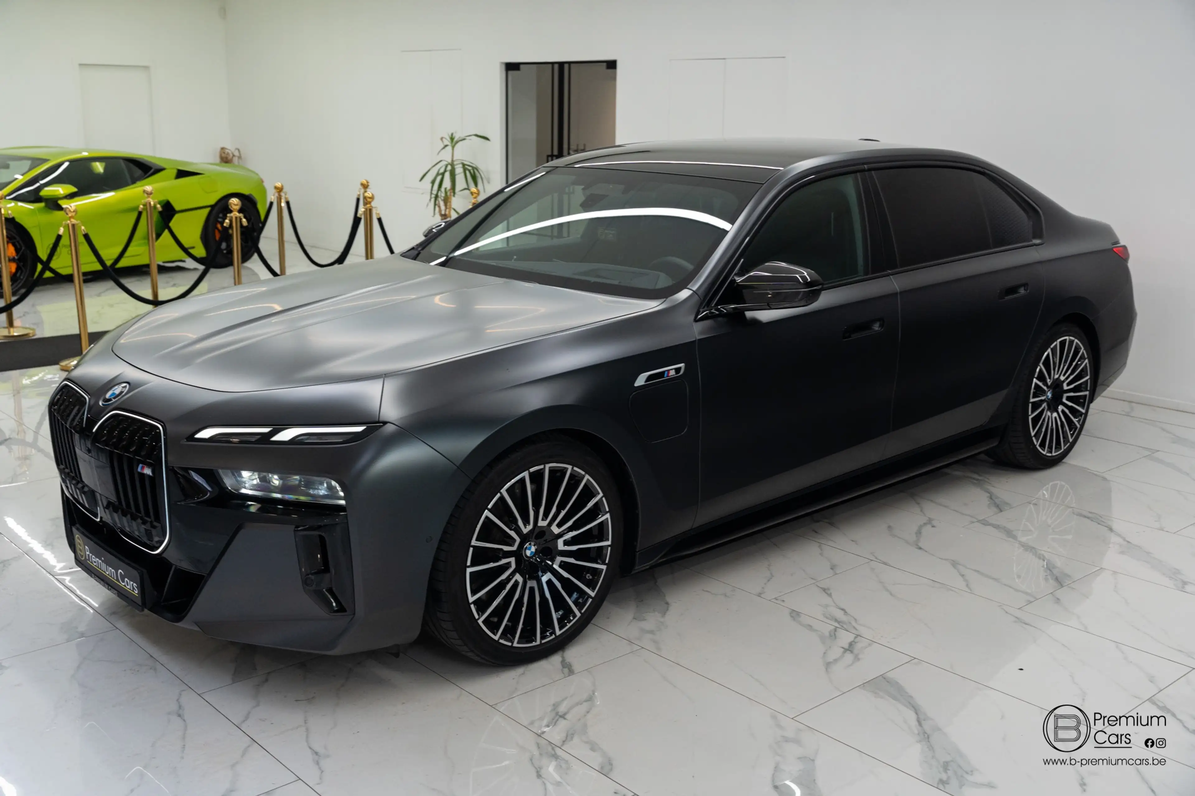 BMW 760 xDrive Individual! FULL OPTIONS! Black pack! — photo 4