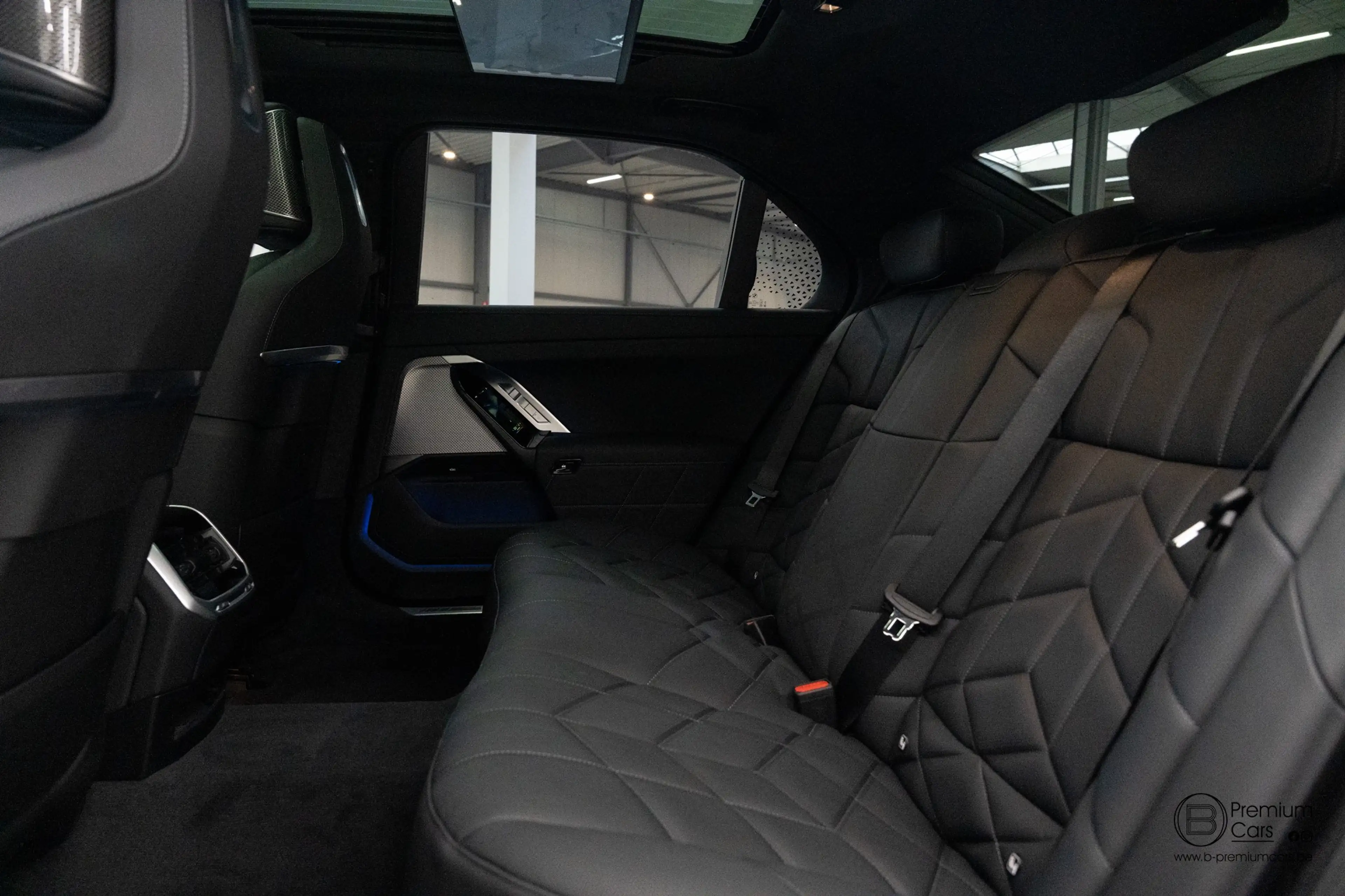 BMW 760 xDrive Individual! FULL OPTIONS! Black pack! — photo 24