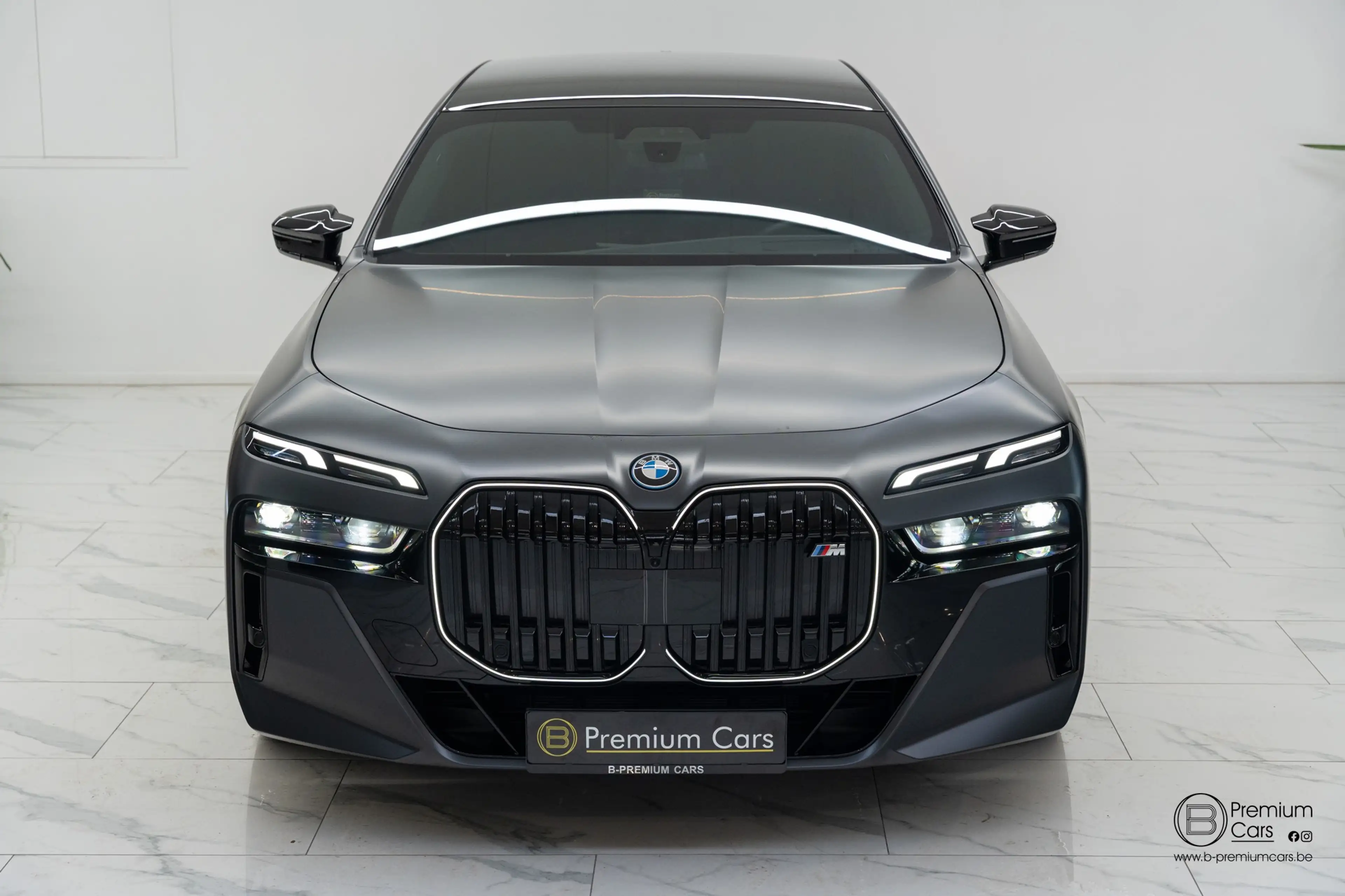 BMW 760 xDrive Individual! FULL OPTIONS! Black pack! — photo 5