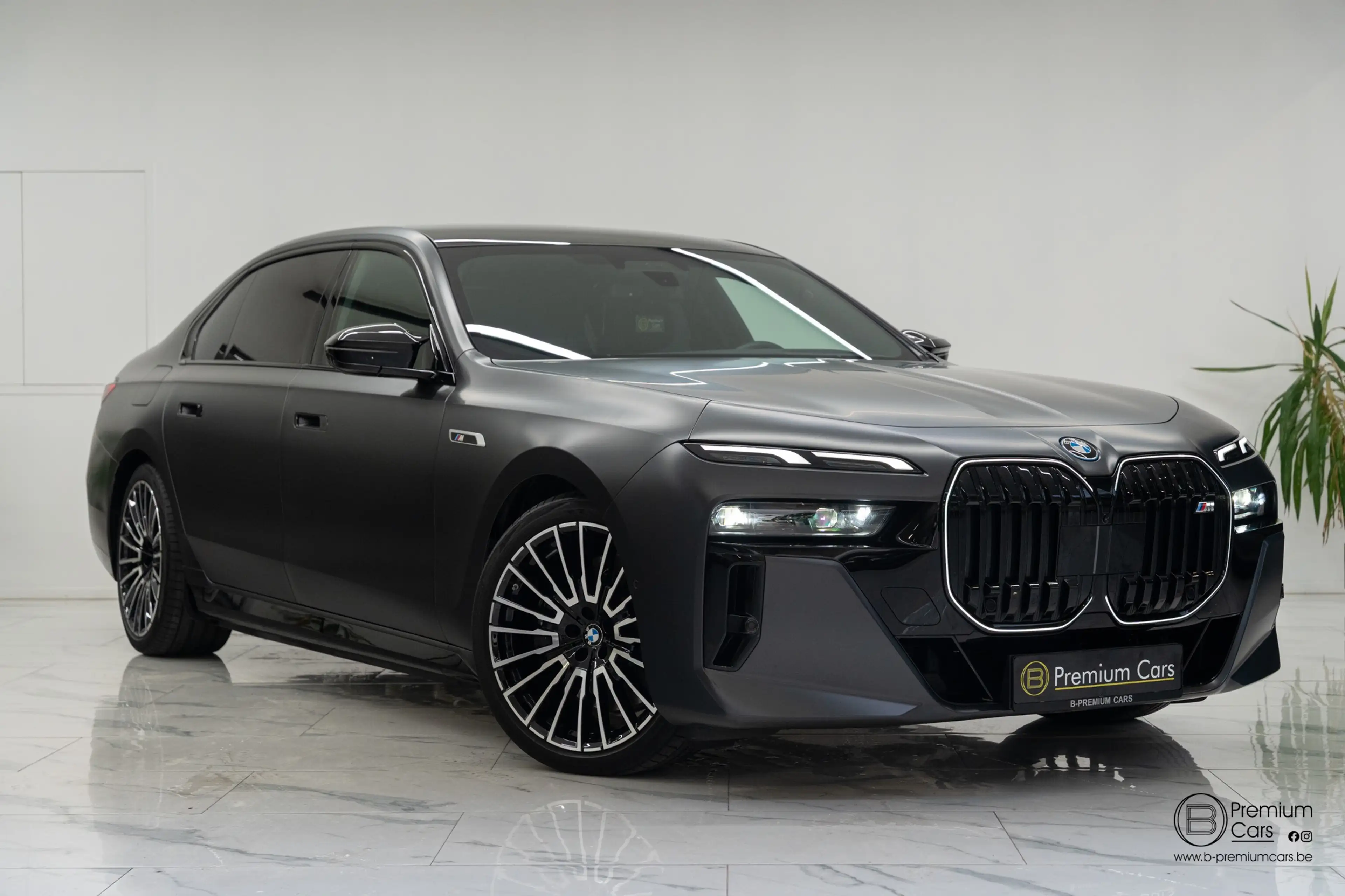 BMW 760 xDrive Individual! FULL OPTIONS! Black pack! — photo 7