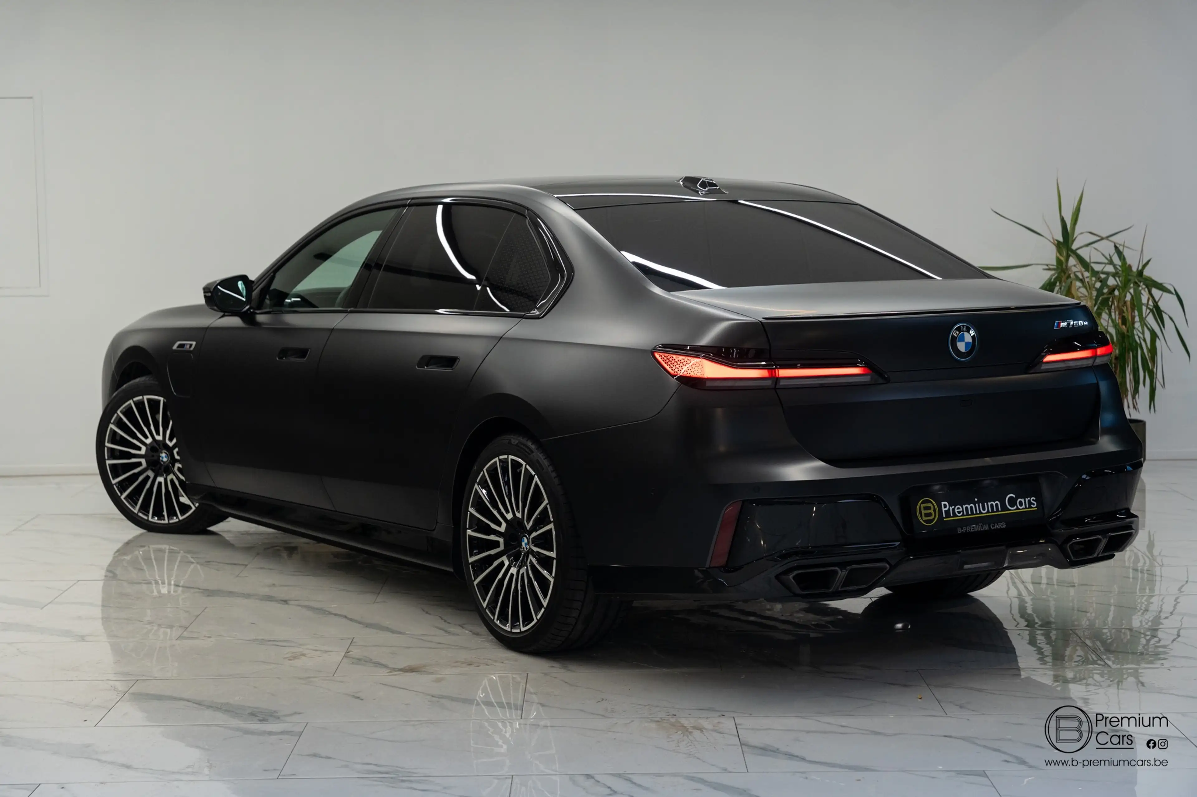 BMW 760 xDrive Individual! FULL OPTIONS! Black pack! — photo 12