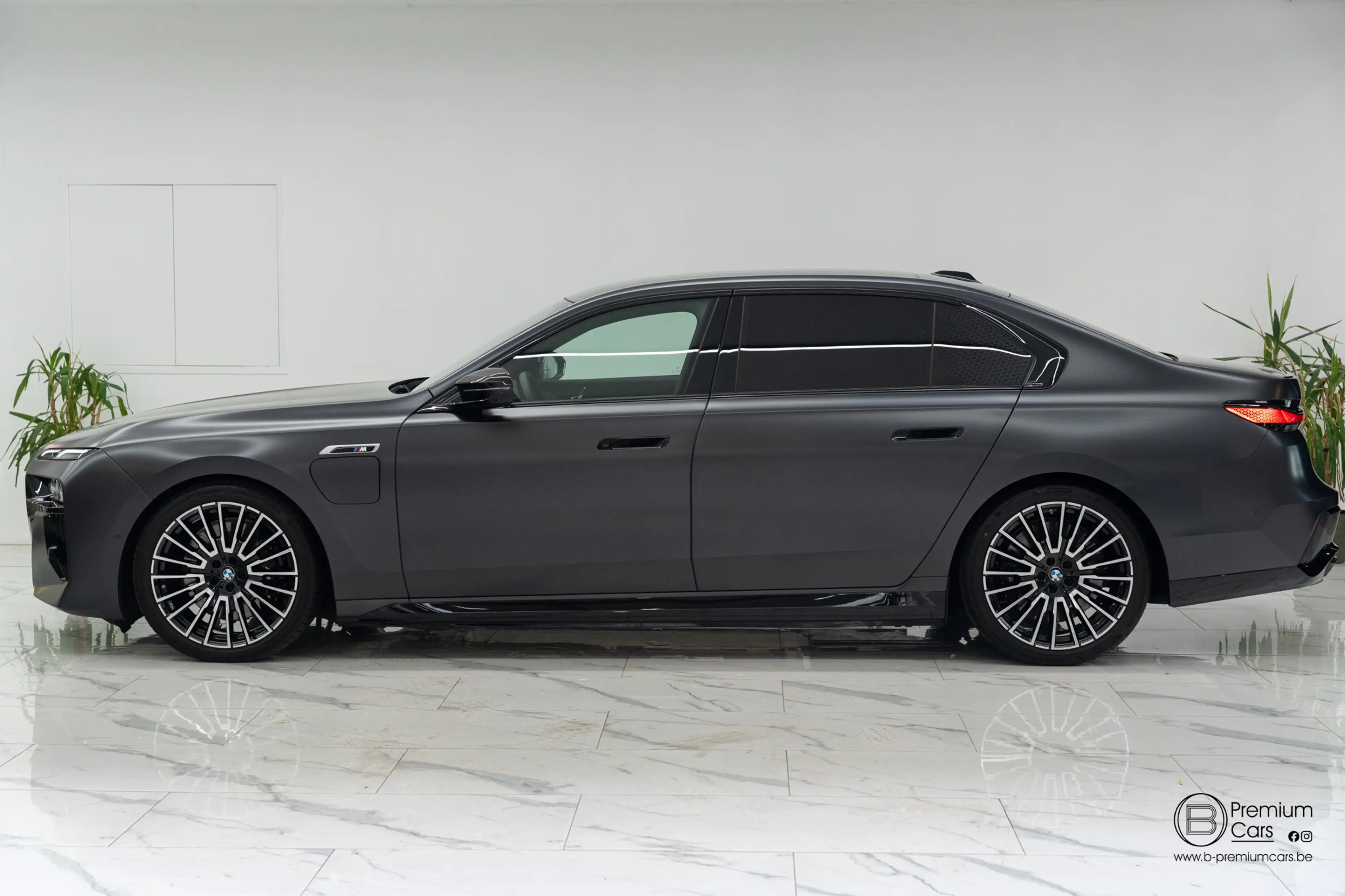 BMW 760 xDrive Individual! FULL OPTIONS! Black pack! — photo 9