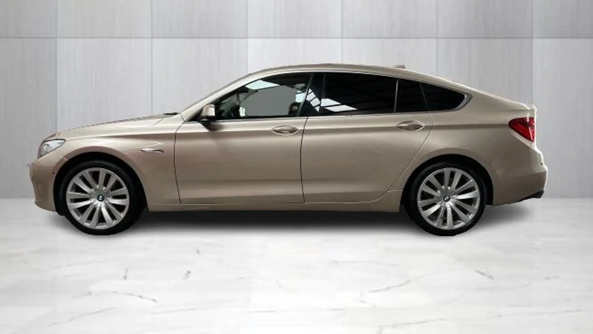 BMW 550 550iA Touring Oro - 2