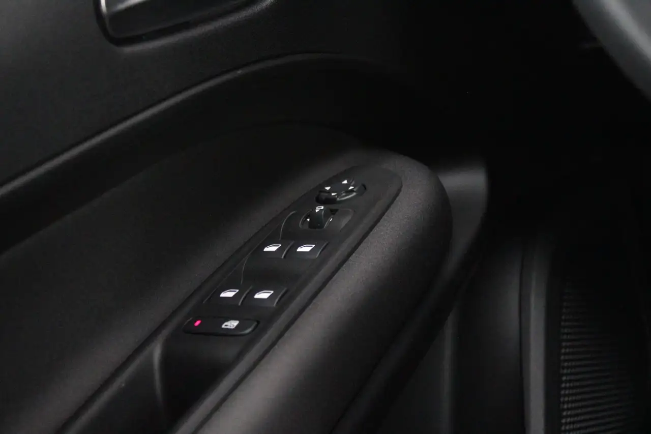 Alfa Romeo Junior 2025 — фото 15