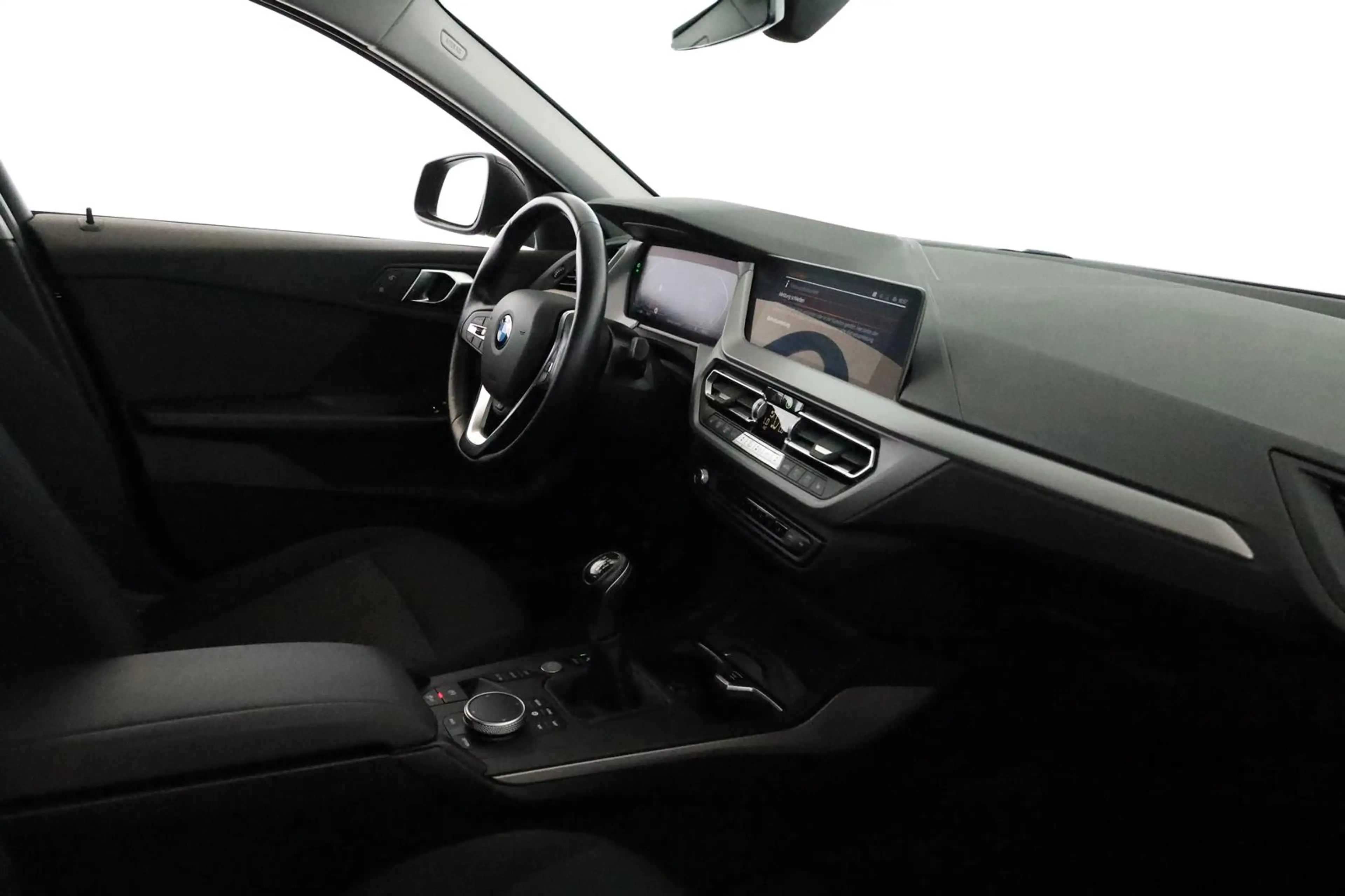 BMW 118 i Advantage LED LiveCockpitPro SitzHZ PDC 17" — photo 14