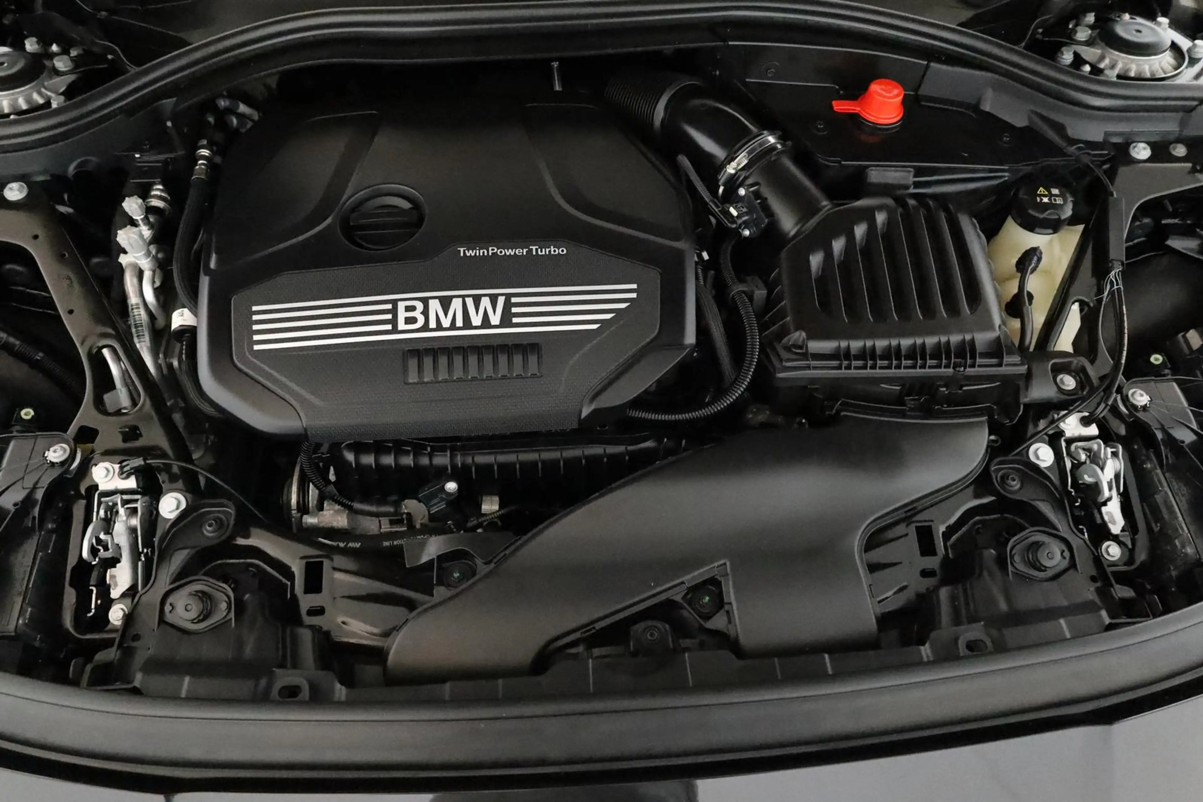 BMW 118 i Advantage LED LiveCockpitPro SitzHZ PDC 17" — photo 8