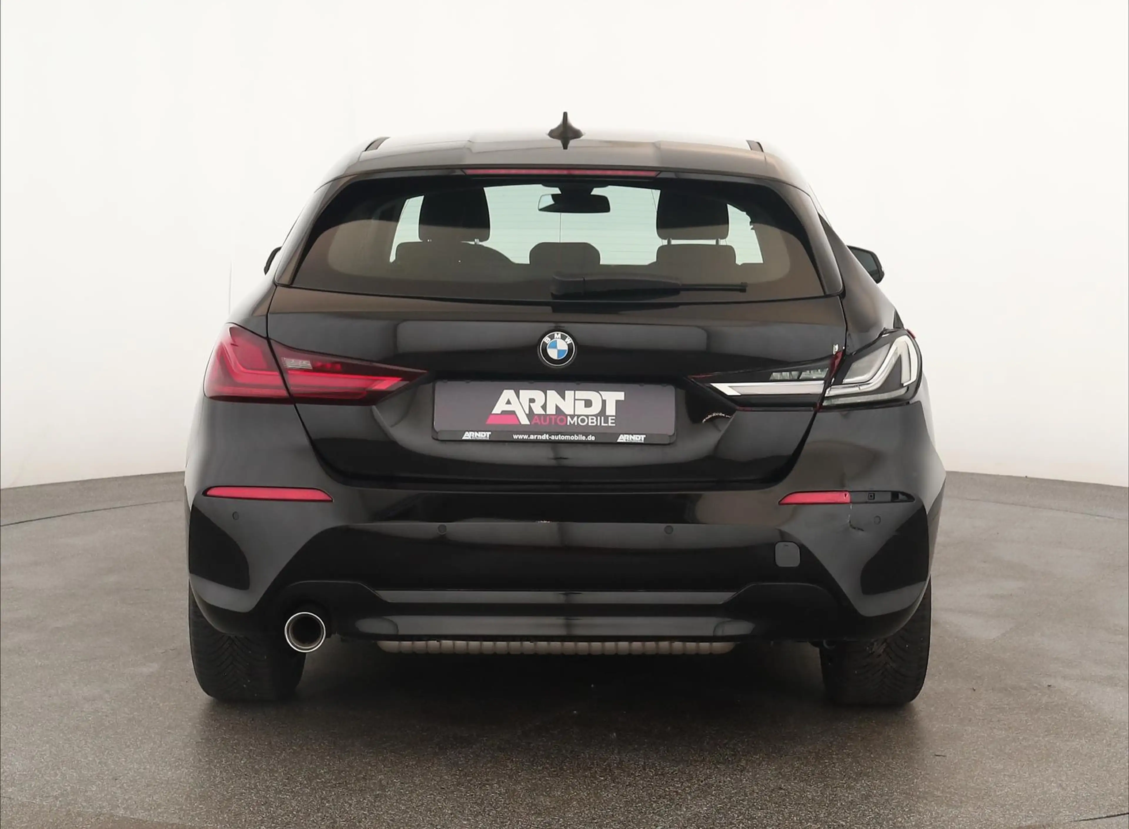 BMW 118 i Advantage LED LiveCockpitPro SitzHZ PDC 17" — photo 3