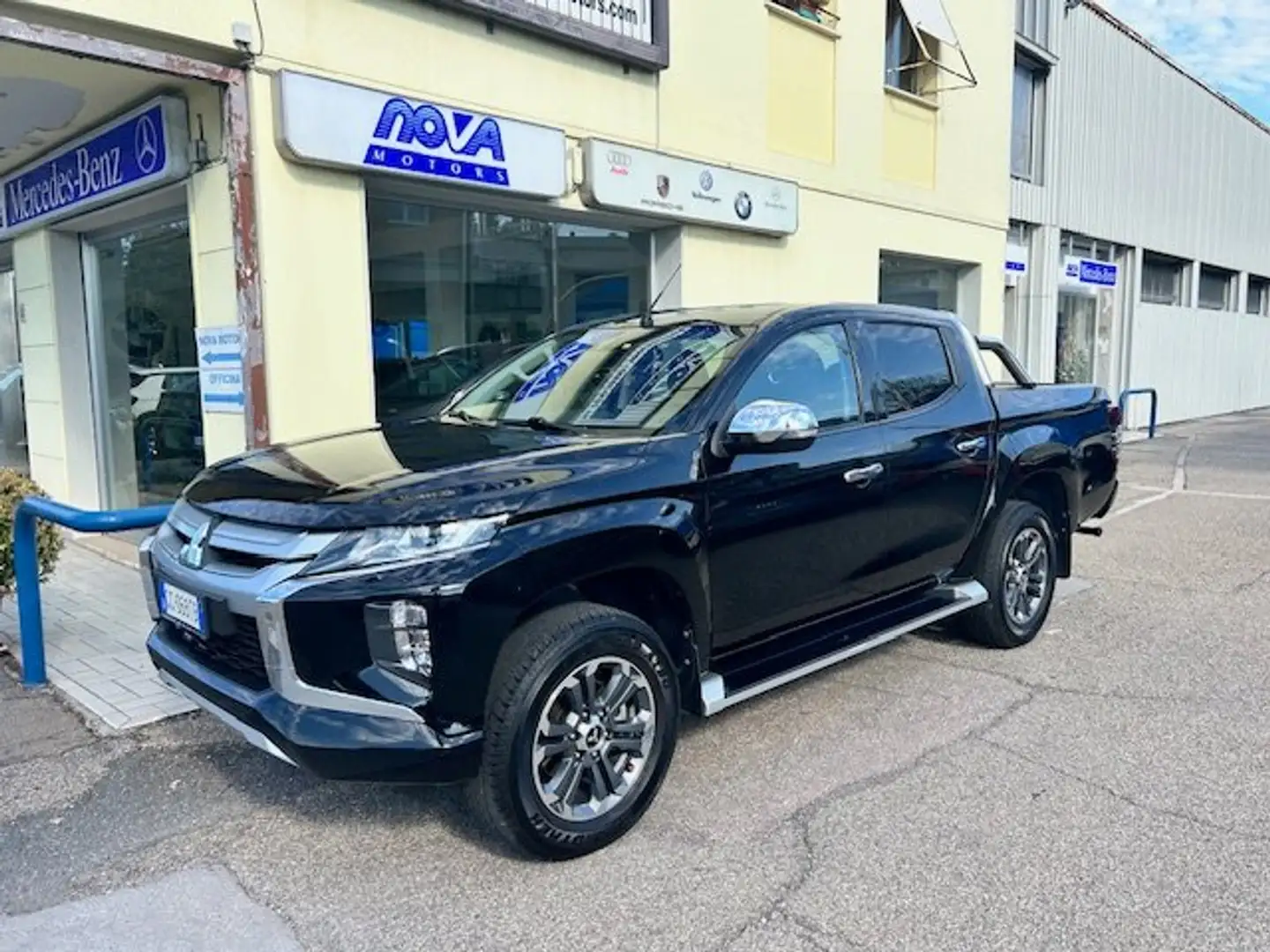 Mitsubishi L200 L200 d.cab 2.3d Intense 4wd 150cv auto prezzo +iva Nero - 1