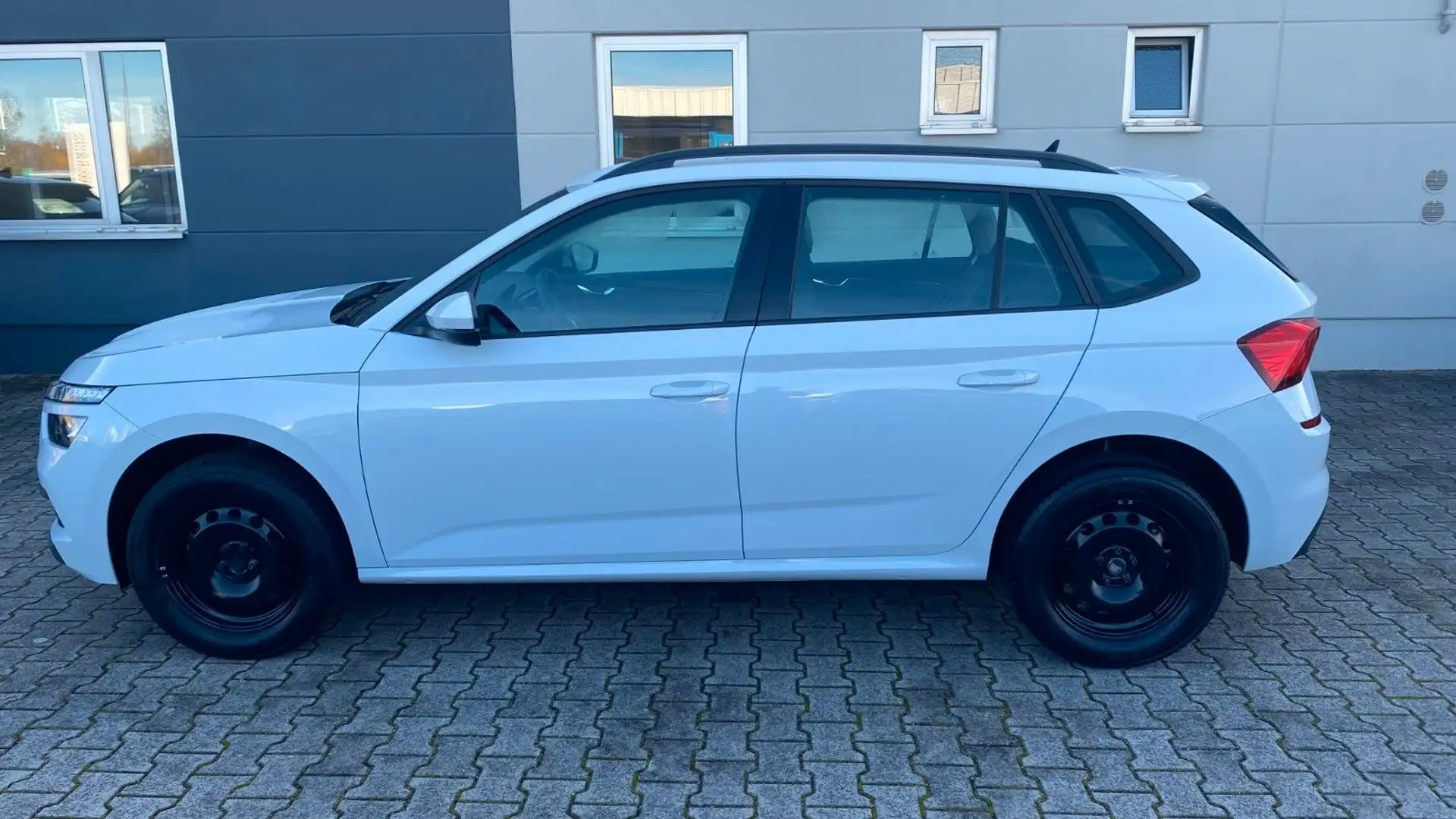 Skoda Kamiq 1.0 TSI AHK,KLIMA,LED,TEMPOMAT Weiß - 2