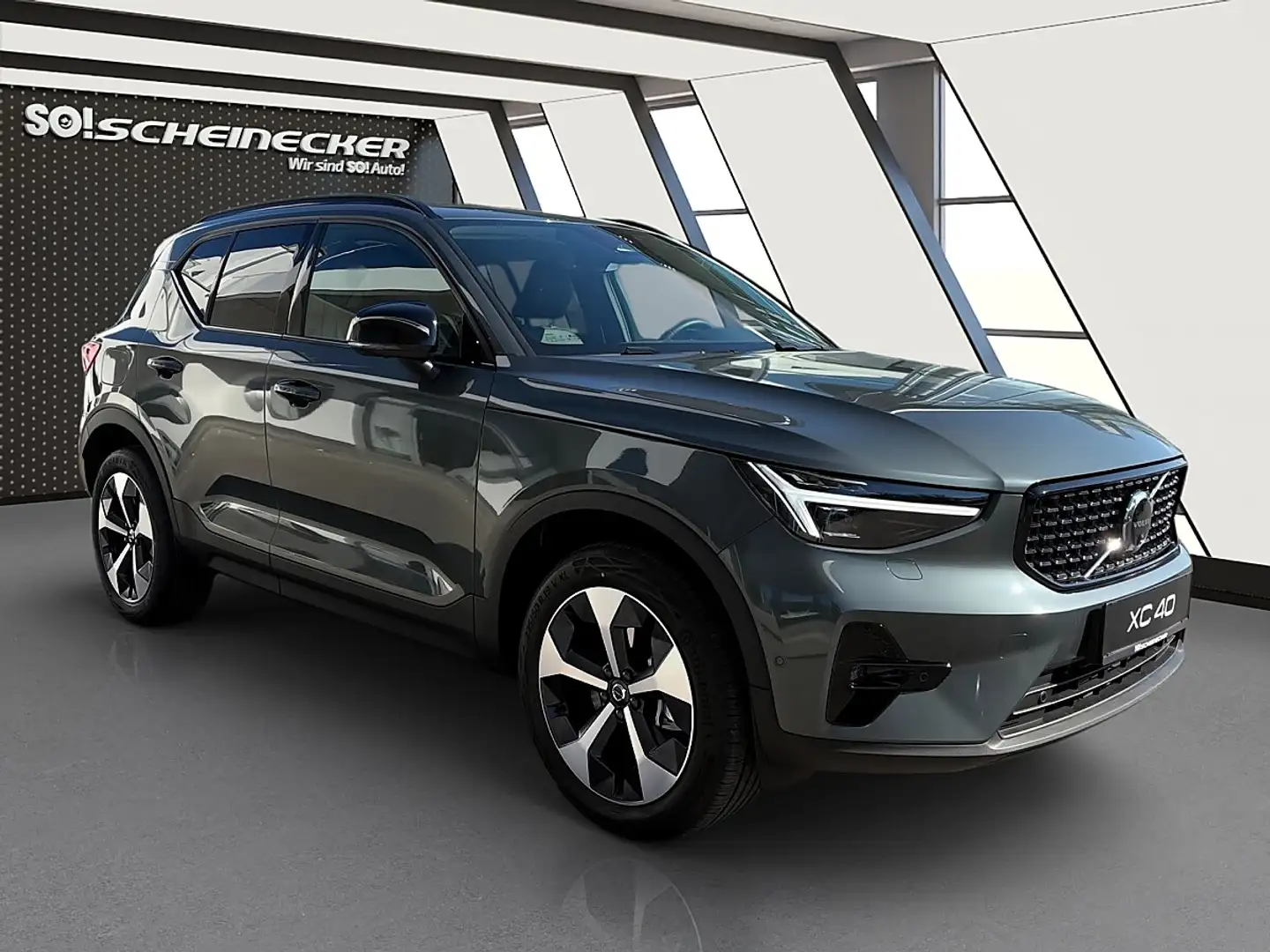 Volvo XC40 B3 Plus Dark Aut. Grün - 1