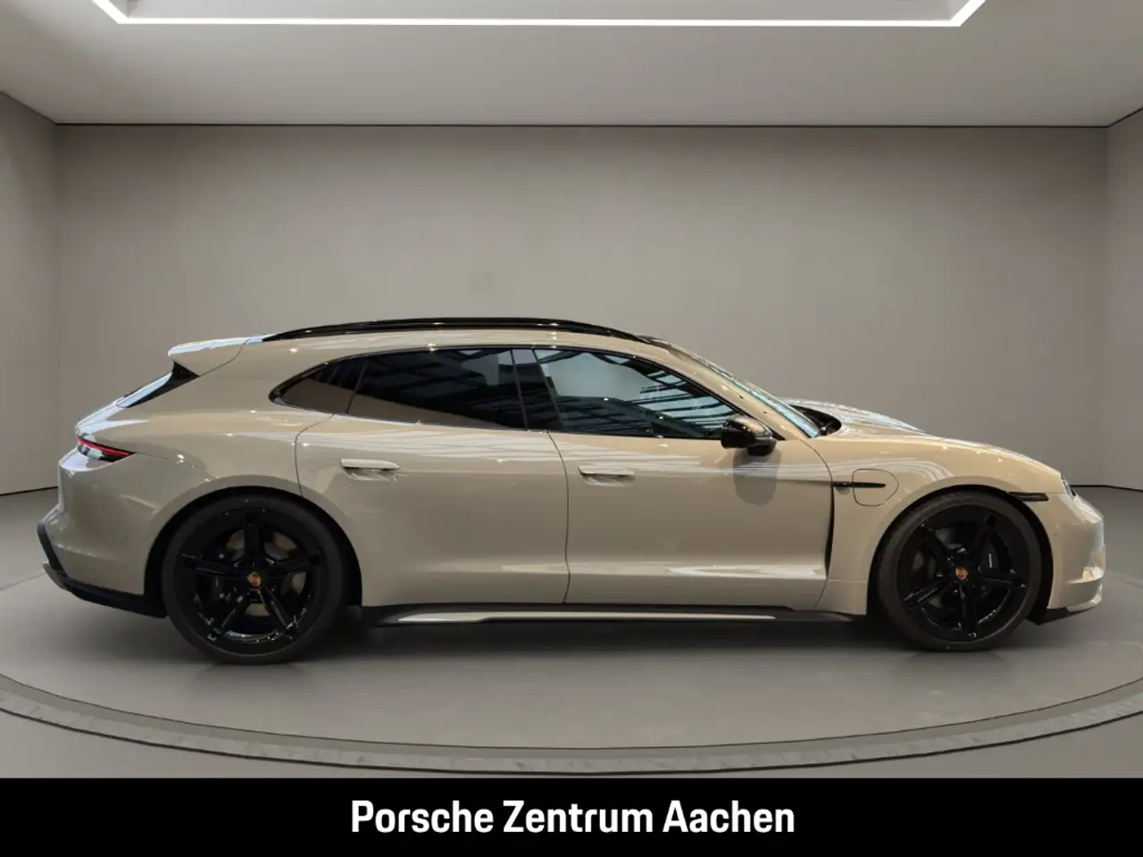 Porsche Taycan Sport Turismo Black Edition 10