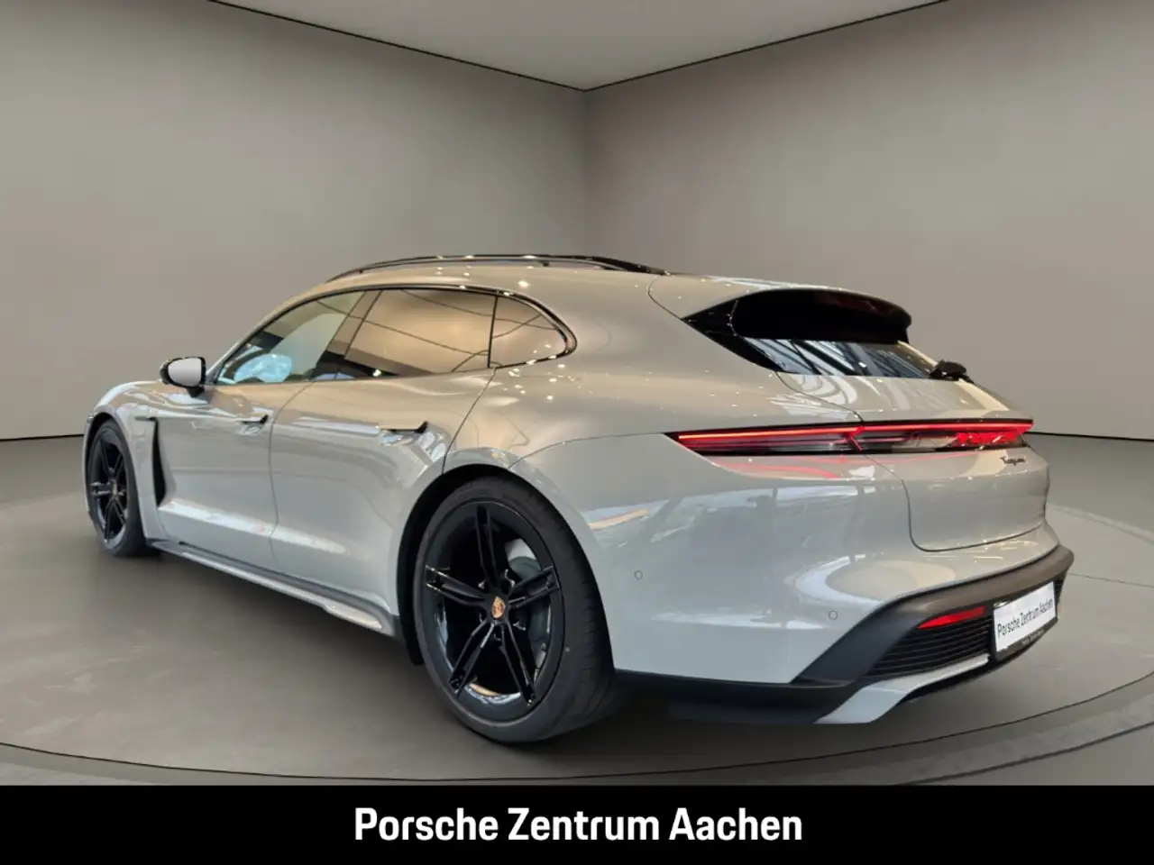 Porsche Taycan Sport Turismo Black Edition 3