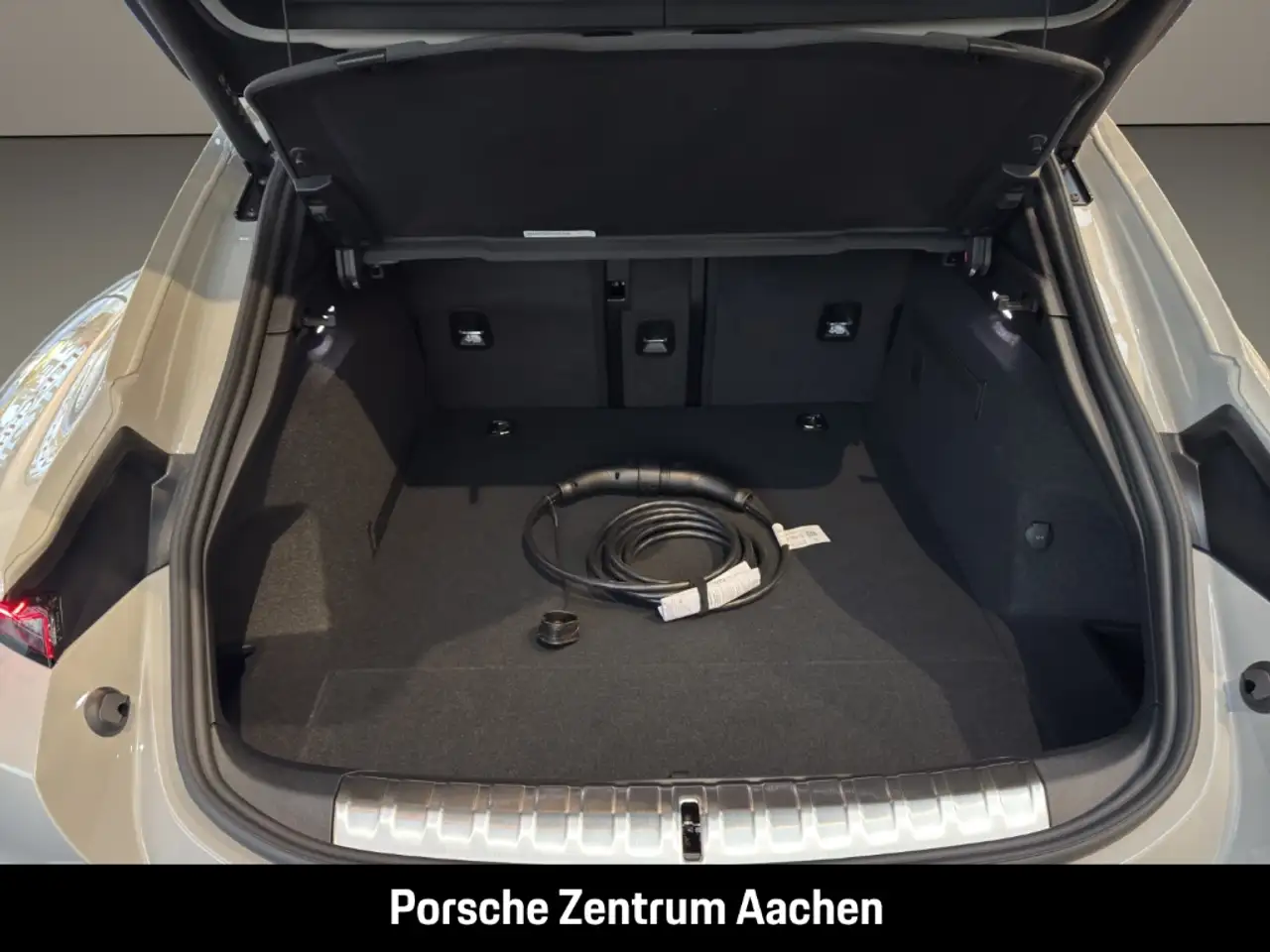 Porsche Taycan Sport Turismo Black Edition 12
