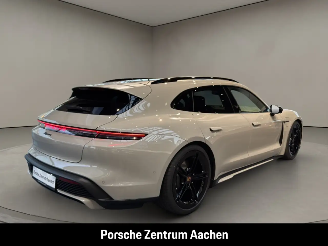 Porsche Taycan Sport Turismo Black Edition 9