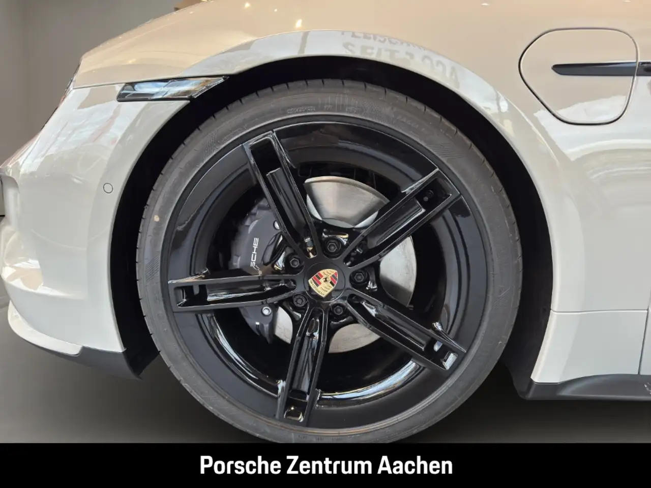 Porsche Taycan Sport Turismo Black Edition 13