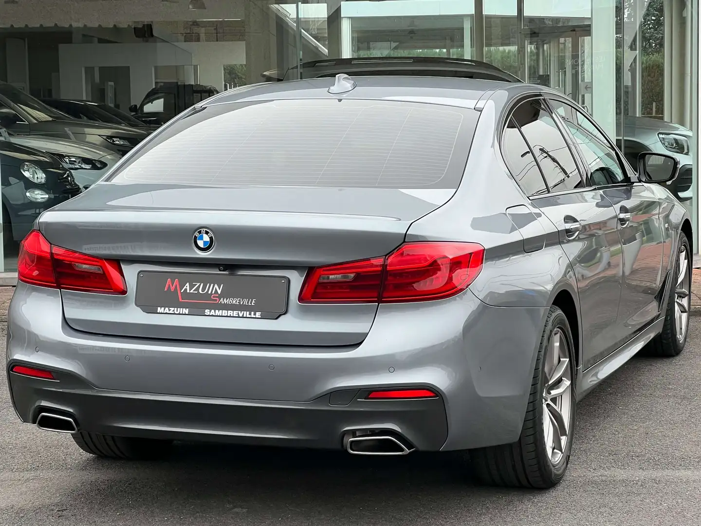 BMW 520 iA * Pack M * Full LED * 1er Prop * Carnet Complet Bleu - 2